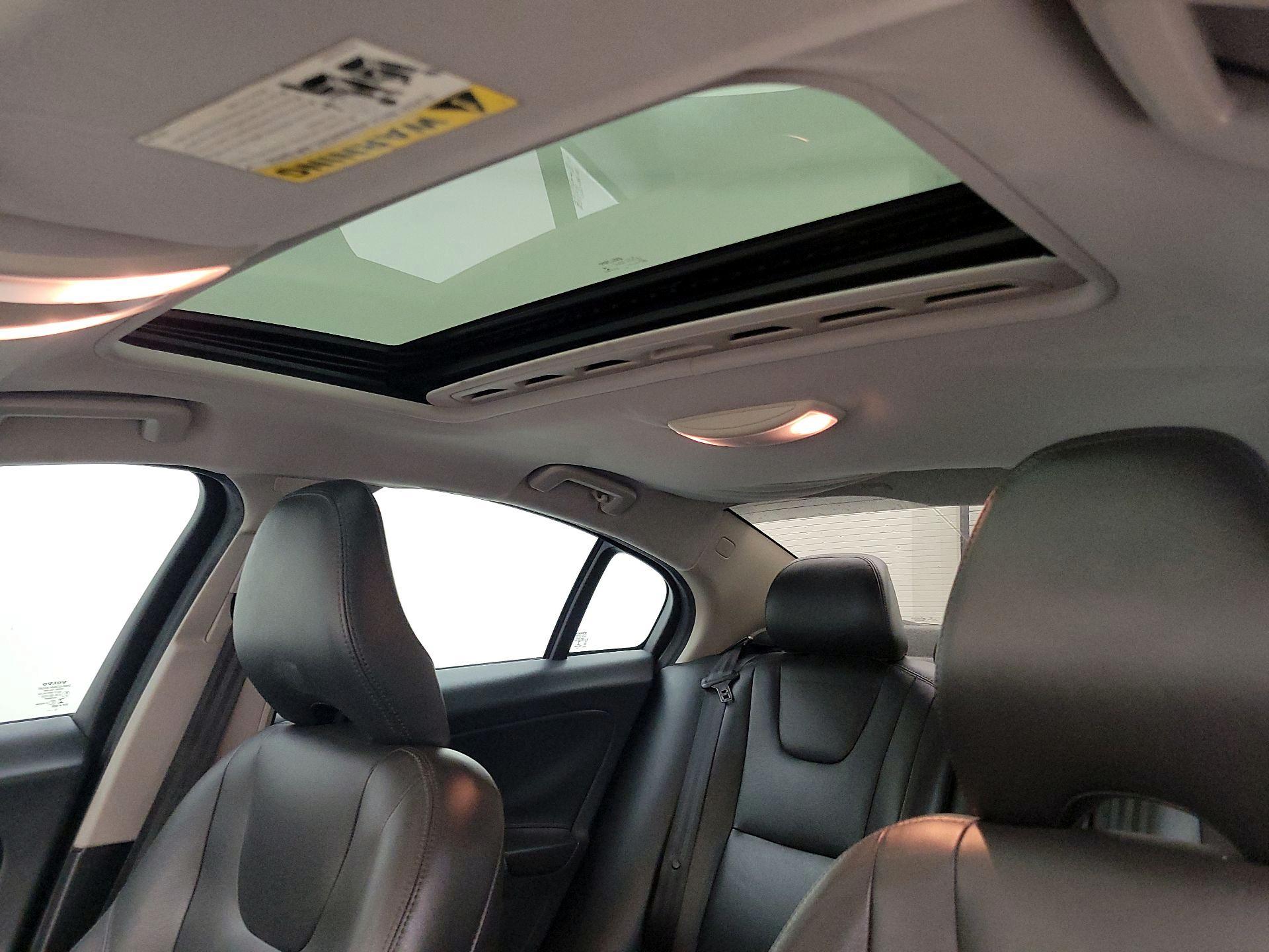 Thumbnail: 2016 Volvo S60 - 19