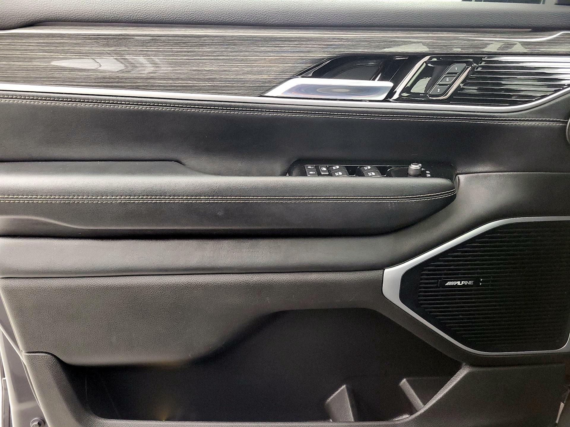 Thumbnail: 2022 Jeep Wagoneer - 12