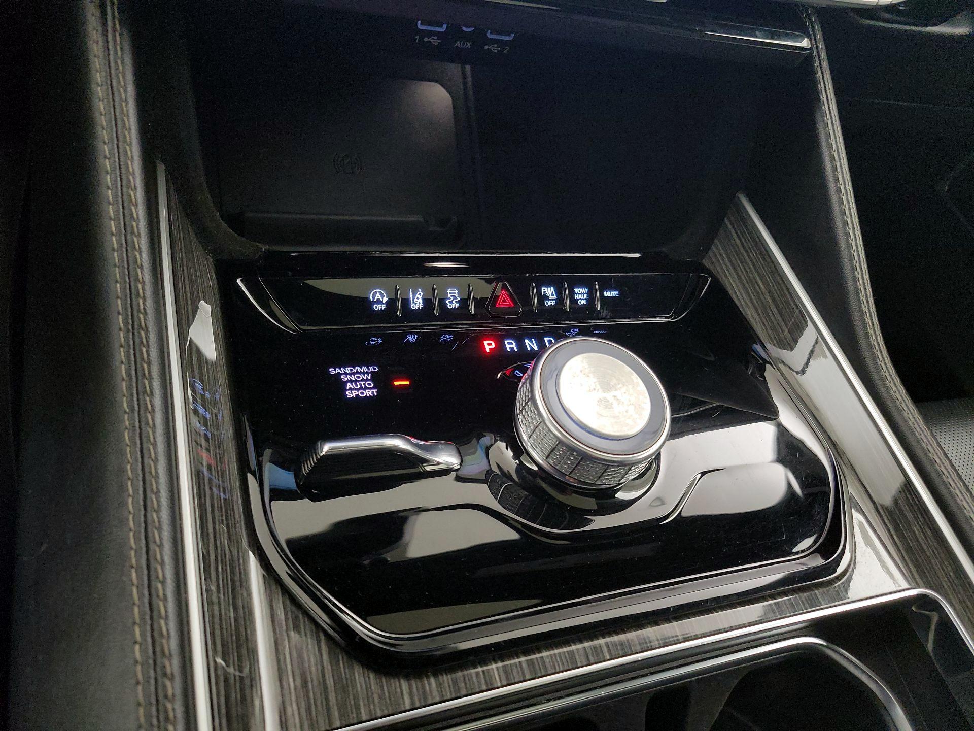 Thumbnail: 2022 Jeep Wagoneer - 18