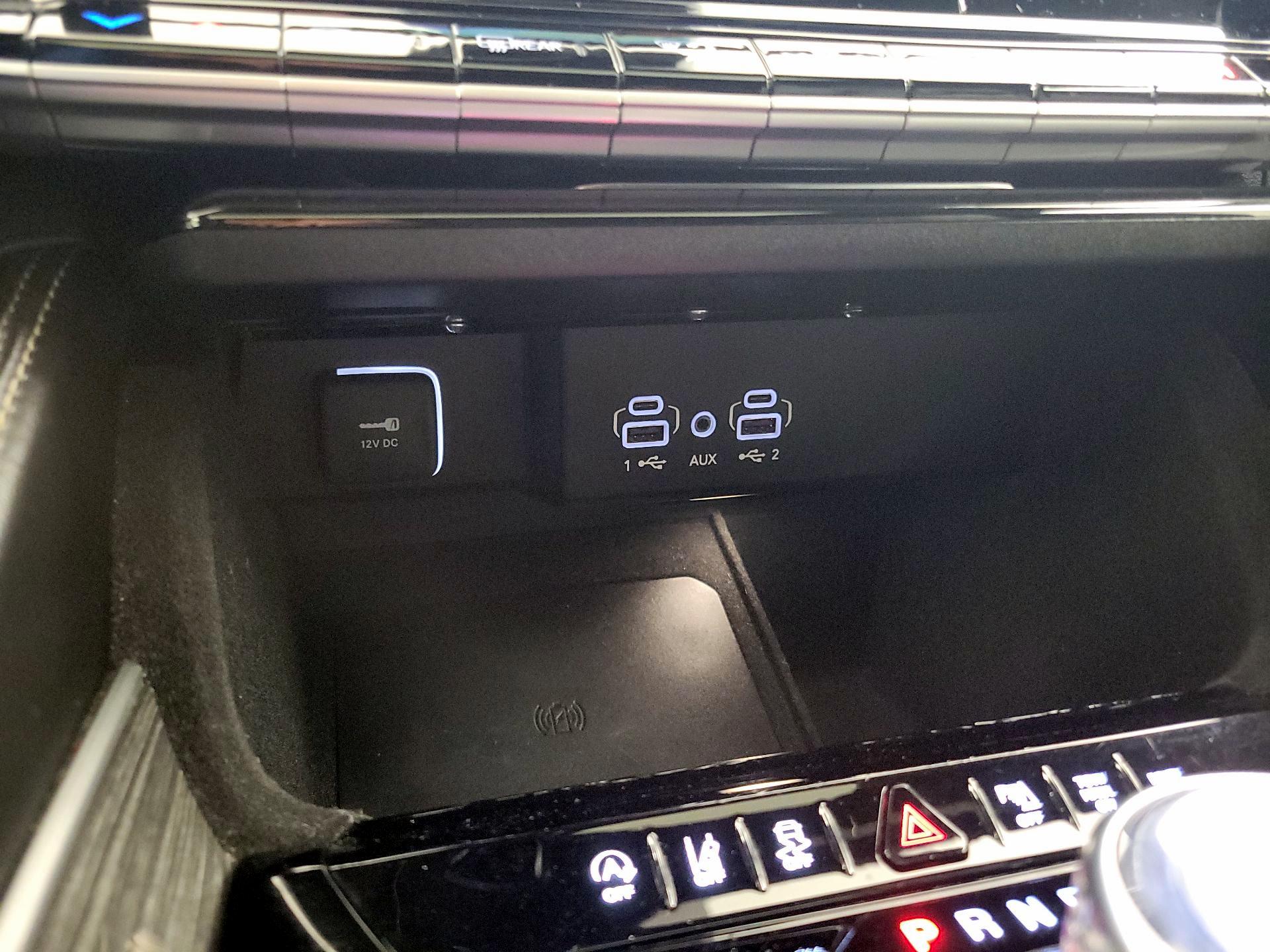 Thumbnail: 2022 Jeep Wagoneer - 19