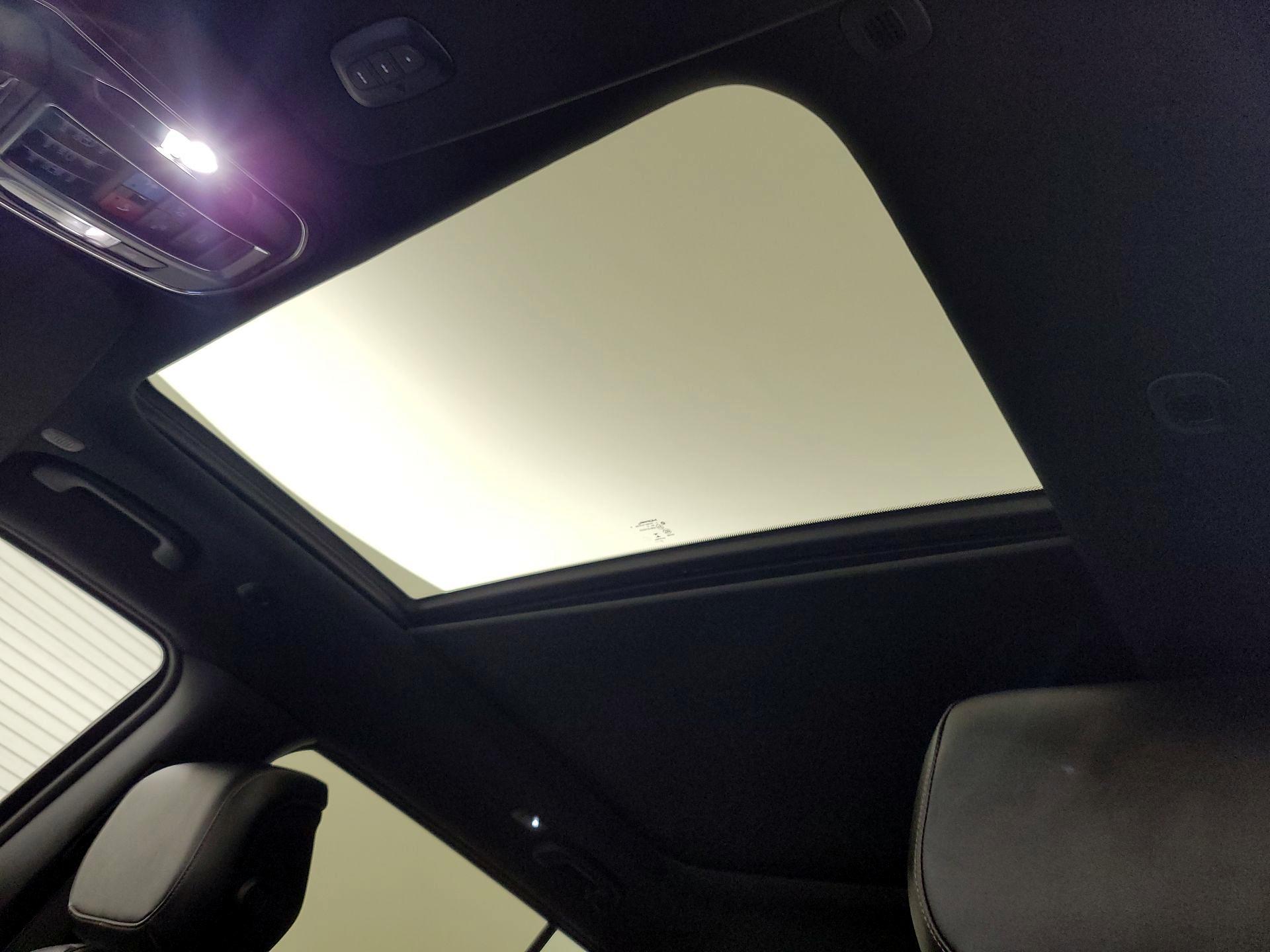 Thumbnail: 2022 Jeep Wagoneer - 20