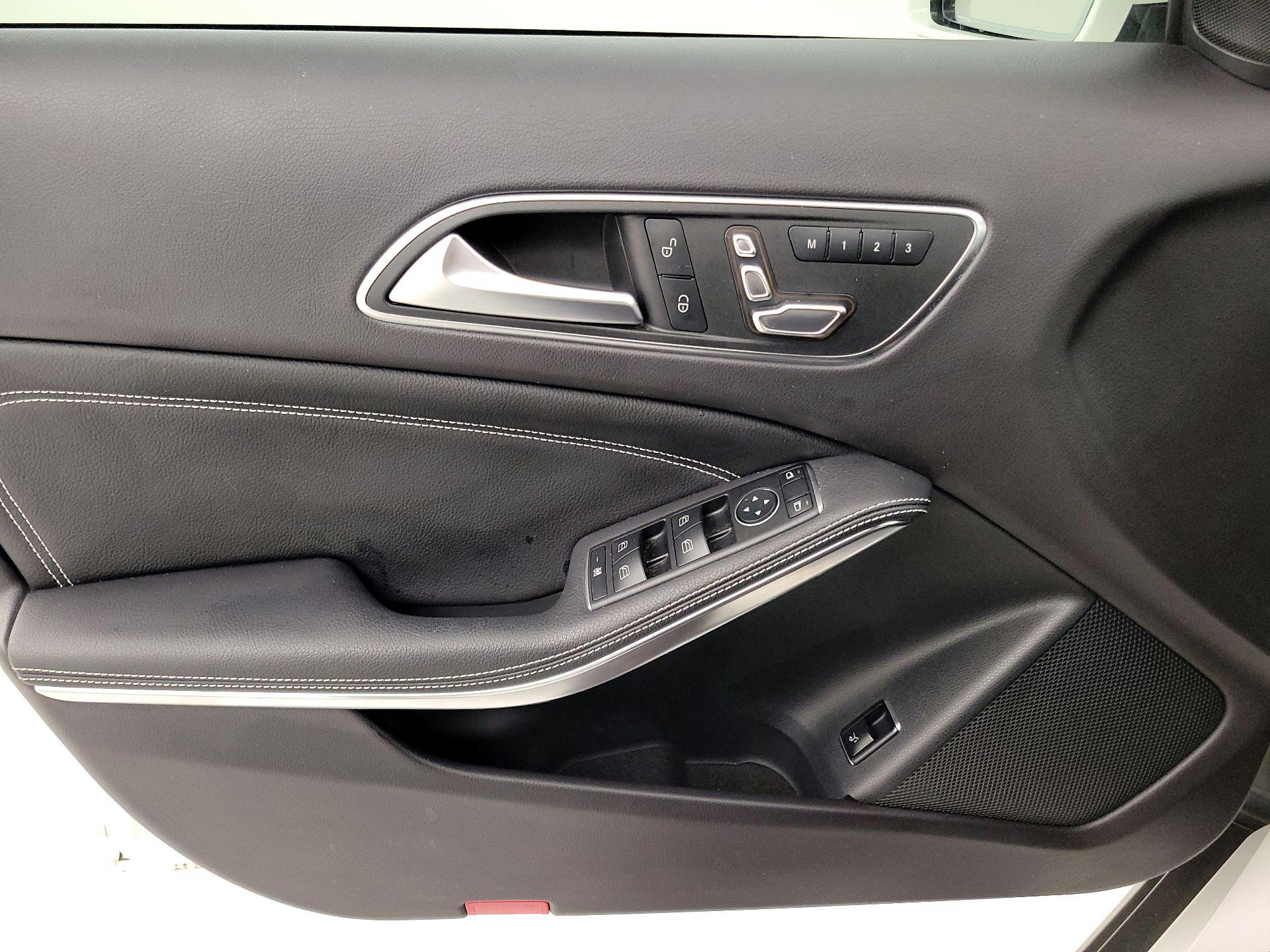 Thumbnail: 2020 Mercedes-Benz GLA - 12