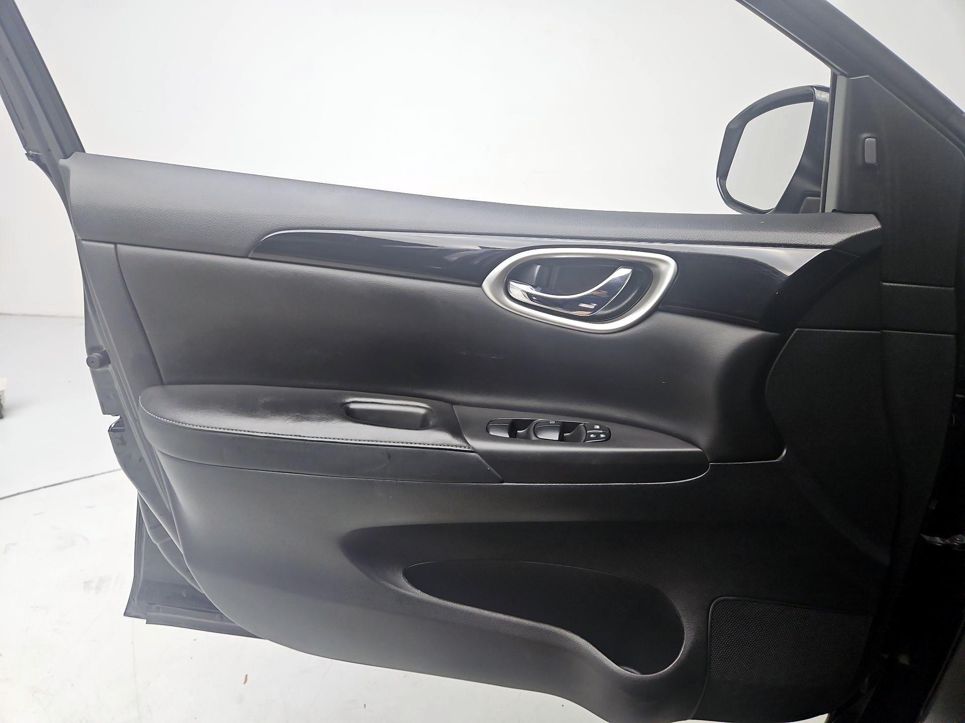 Thumbnail: 2017 Nissan Sentra - 12