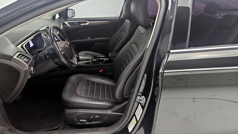 2014 Ford Fusion SE 11