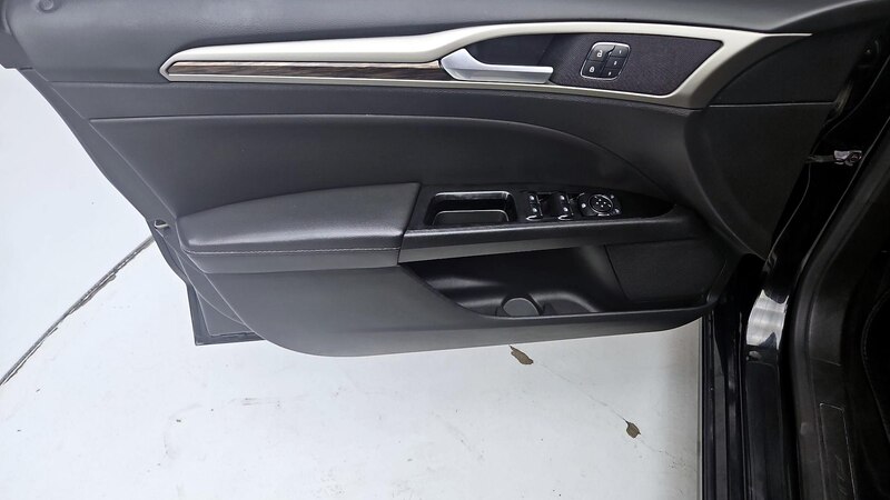 2014 Ford Fusion SE 12