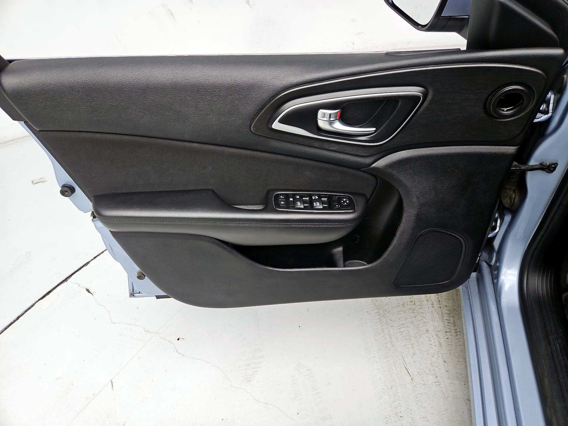 Thumbnail: 2015 Chrysler 200 - 12