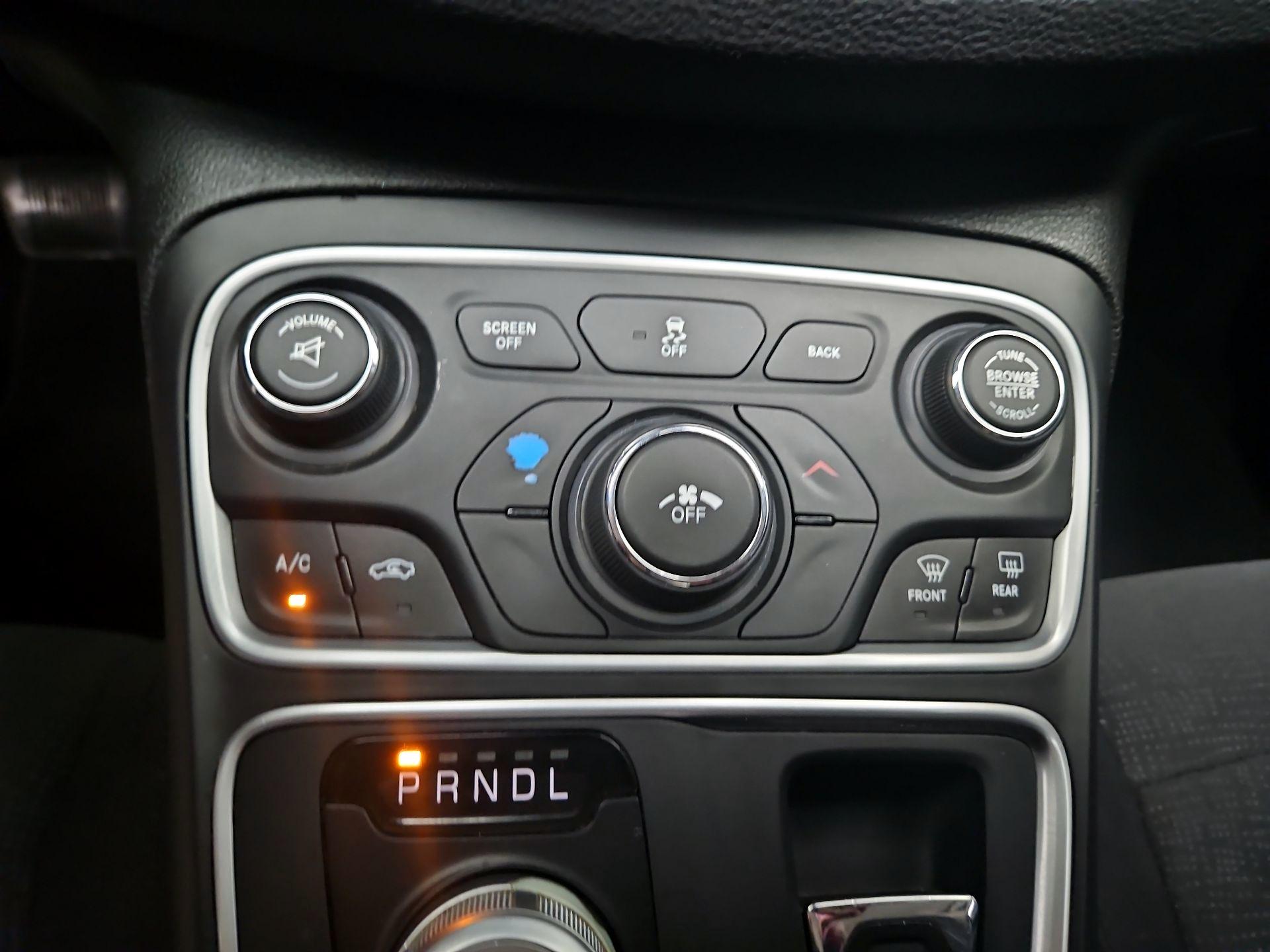 Thumbnail: 2015 Chrysler 200 - 15