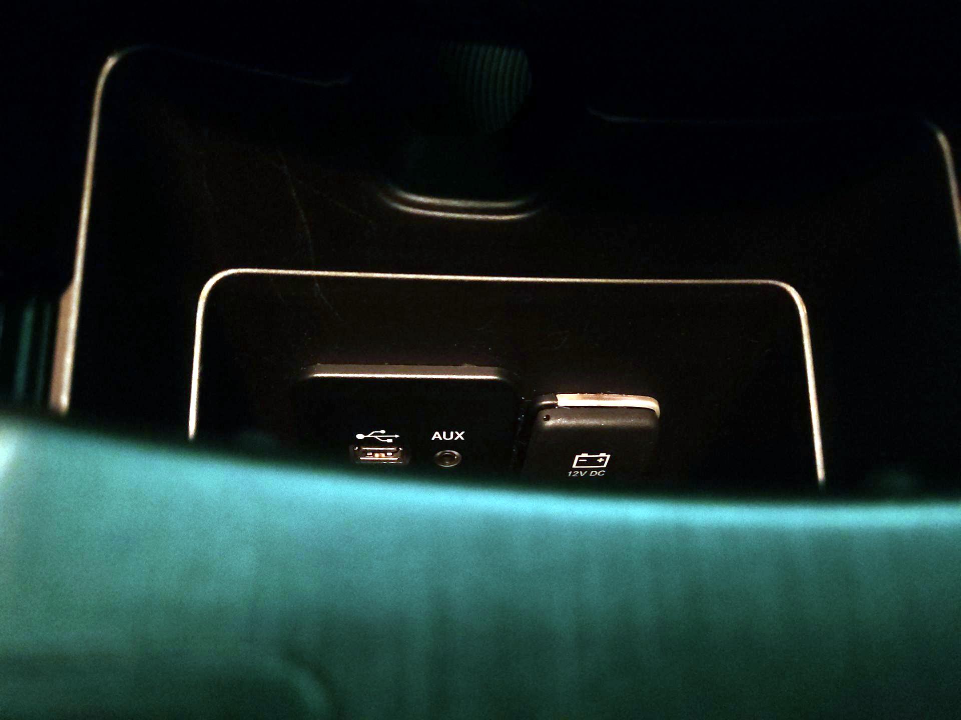 Thumbnail: 2015 Chrysler 200 - 17