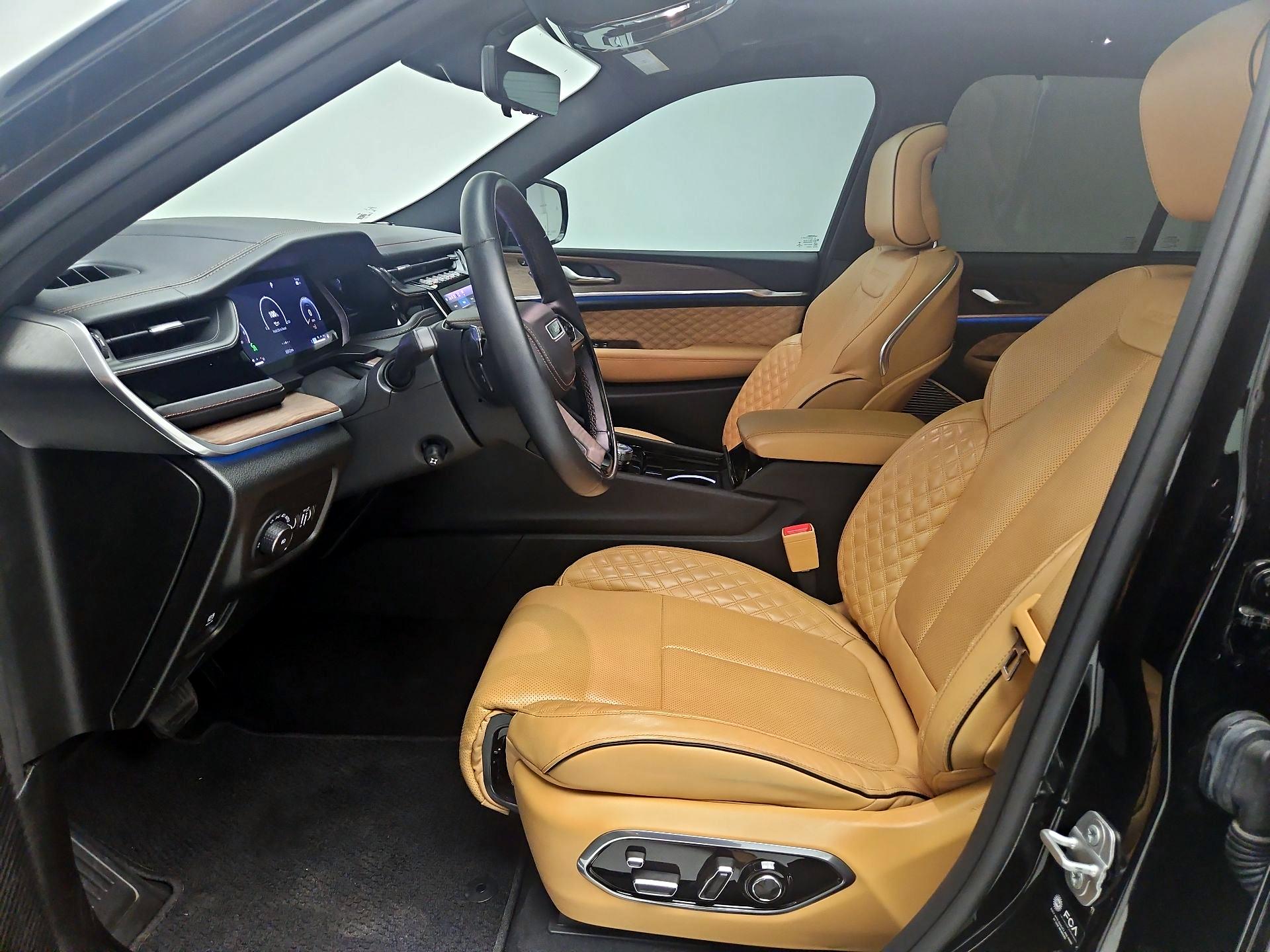 Thumbnail: 2022 Jeep Grand Cherokee - 11