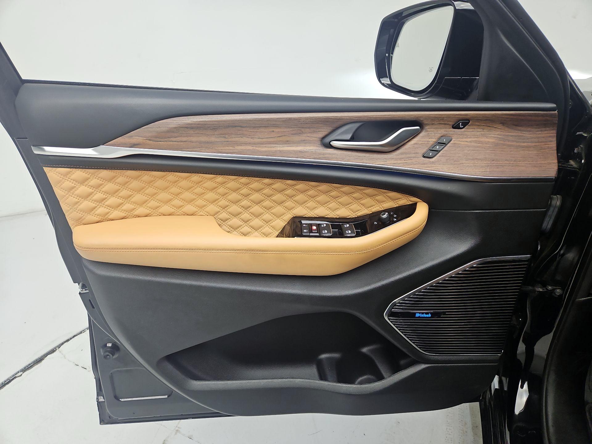 Thumbnail: 2022 Jeep Grand Cherokee - 12