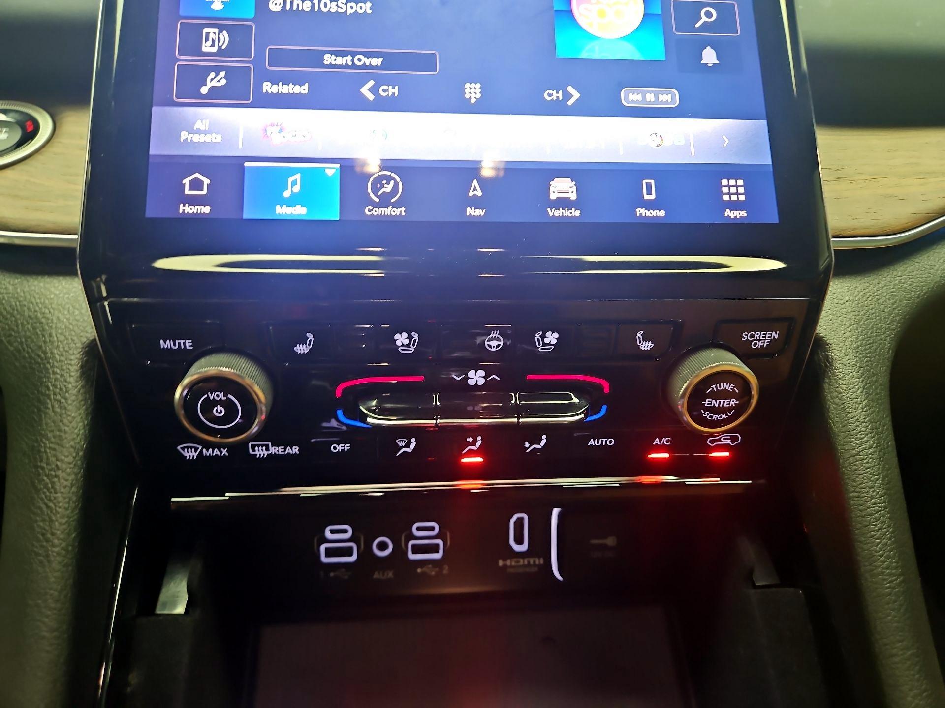 Thumbnail: 2022 Jeep Grand Cherokee - 16