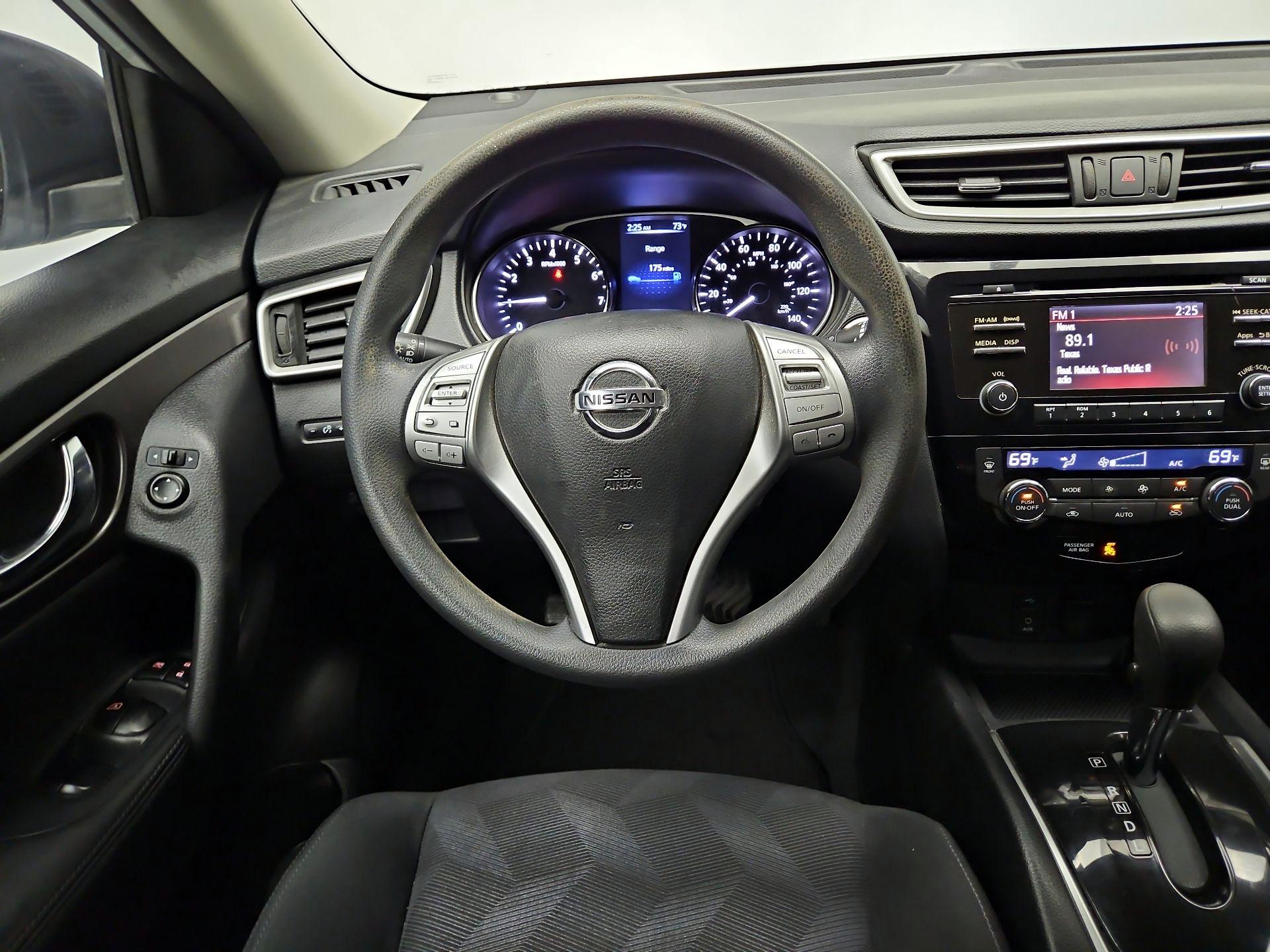 Thumbnail: 2015 Nissan Rogue - 10