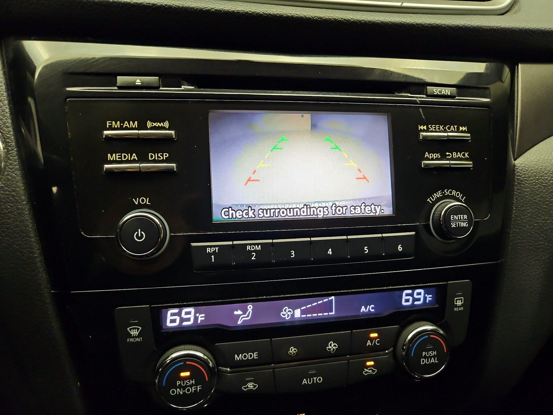 Thumbnail: 2015 Nissan Rogue - 14