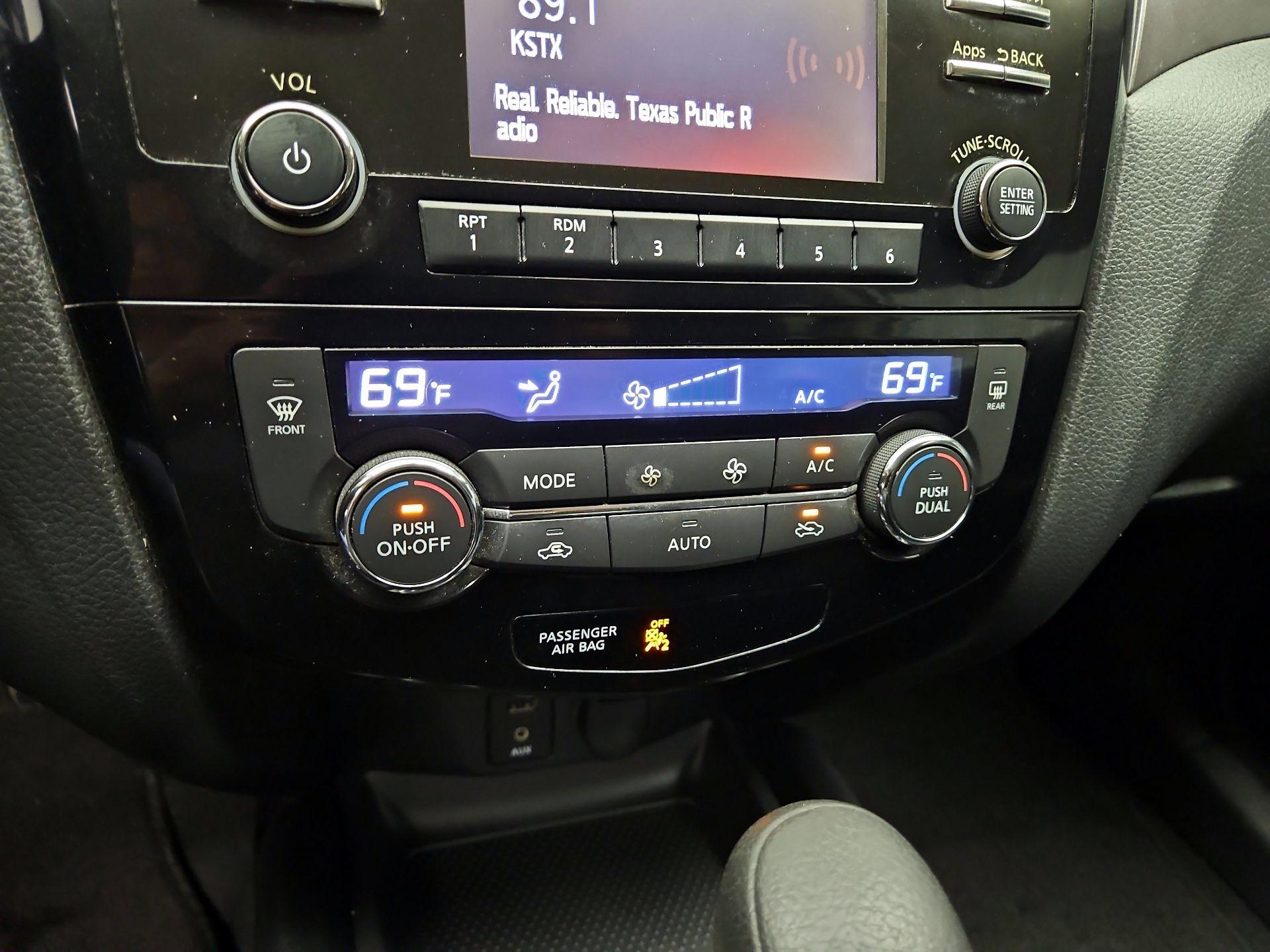 Thumbnail: 2015 Nissan Rogue - 16