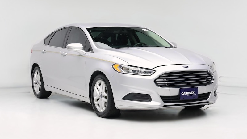 2016 Ford Fusion SE Hero Image