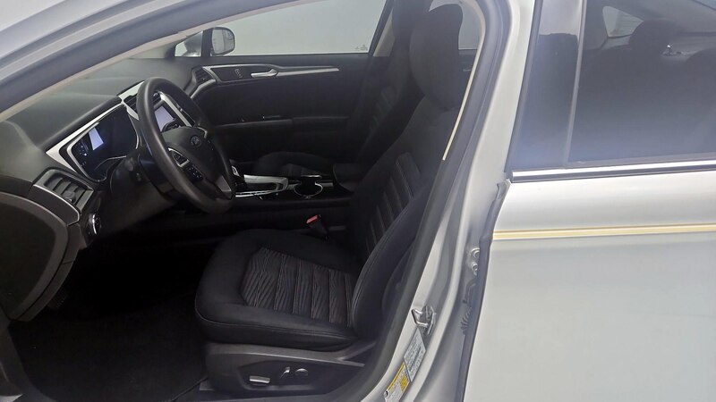 2016 Ford Fusion SE 11