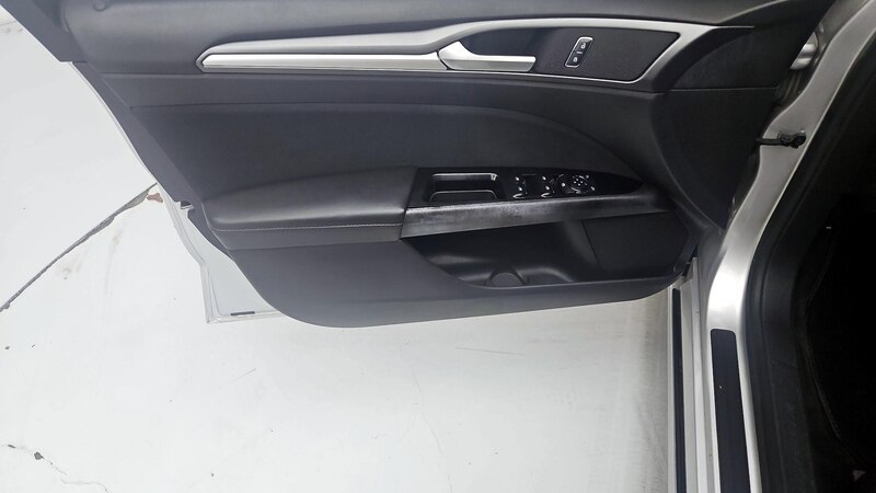2016 Ford Fusion SE 12