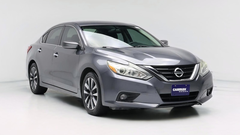 2017 Nissan Altima SV Hero Image