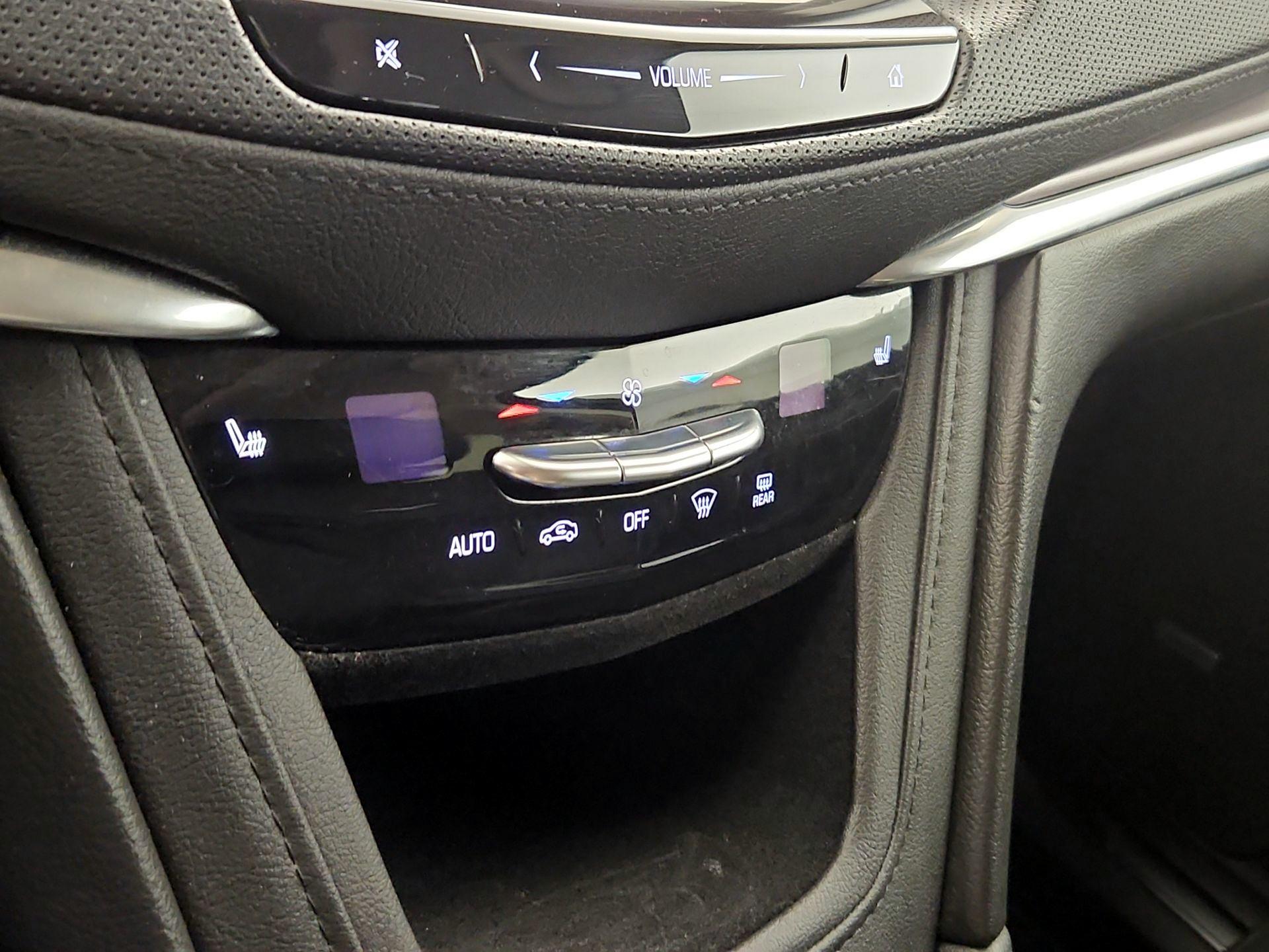 Thumbnail: 2019 Cadillac XT5 - 16