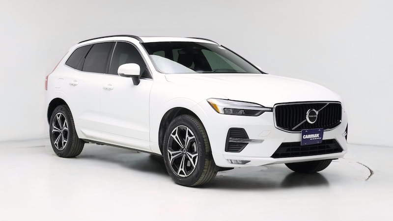 2022 Volvo XC60 B5 Momentum Hero Image