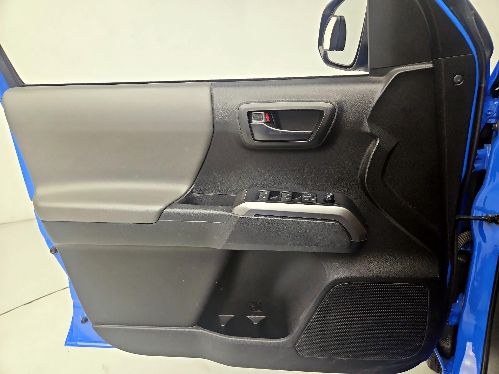 Thumbnail: 2021 Toyota Tacoma - 12