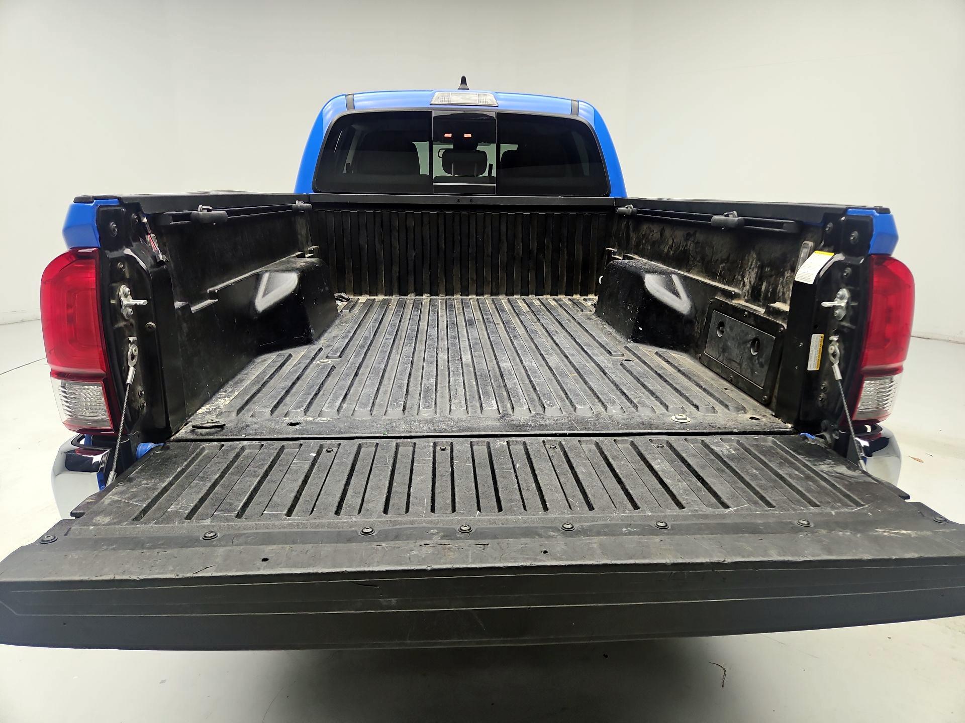 Thumbnail: 2021 Toyota Tacoma - 20