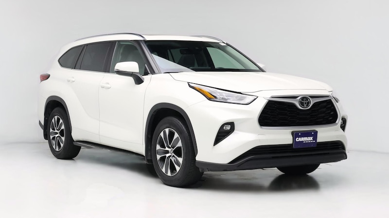 2020 Toyota Highlander XLE Hero Image
