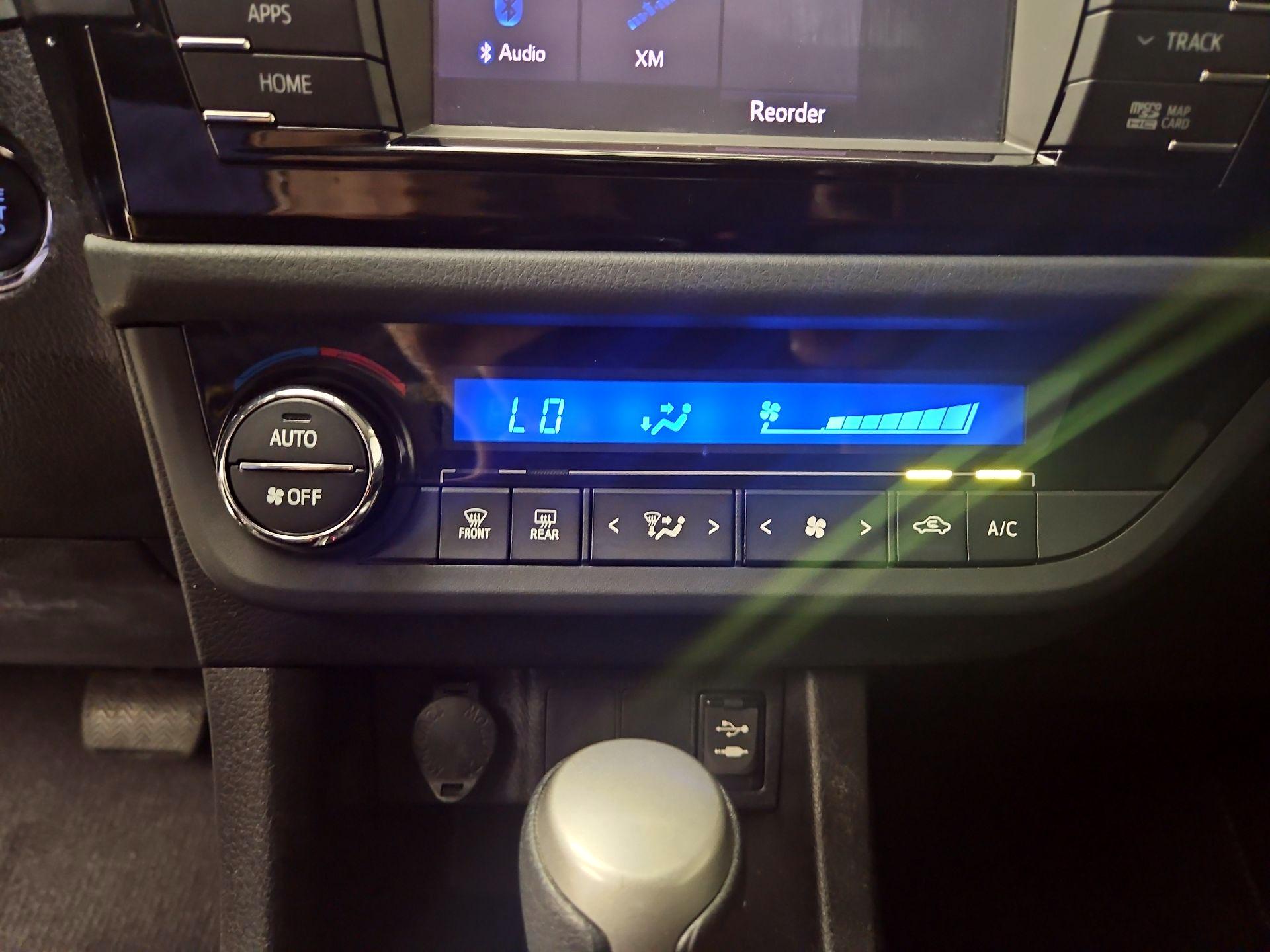 Thumbnail: 2016 Toyota Corolla - 16