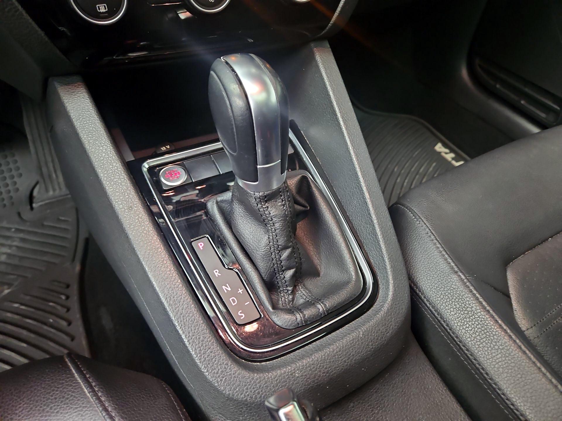 Thumbnail: 2015 Volkswagen Jetta - 17