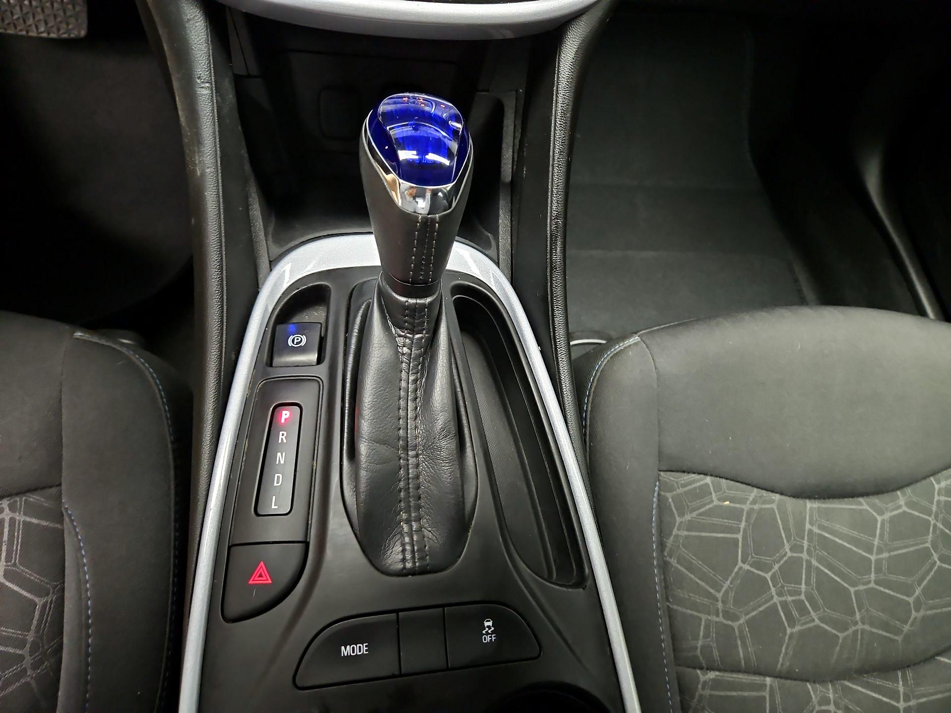Thumbnail: 2017 Chevrolet Volt - 17