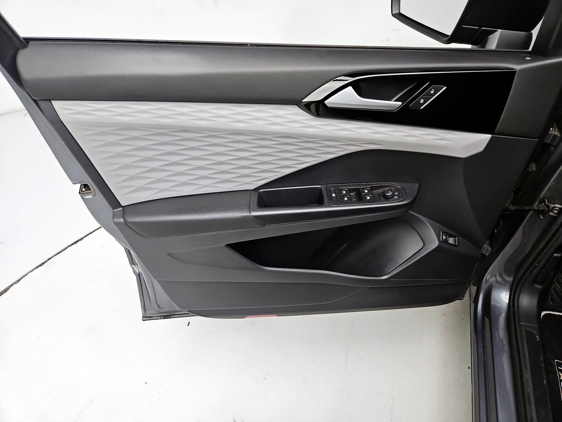 Thumbnail: 2023 Volkswagen Taos - 12