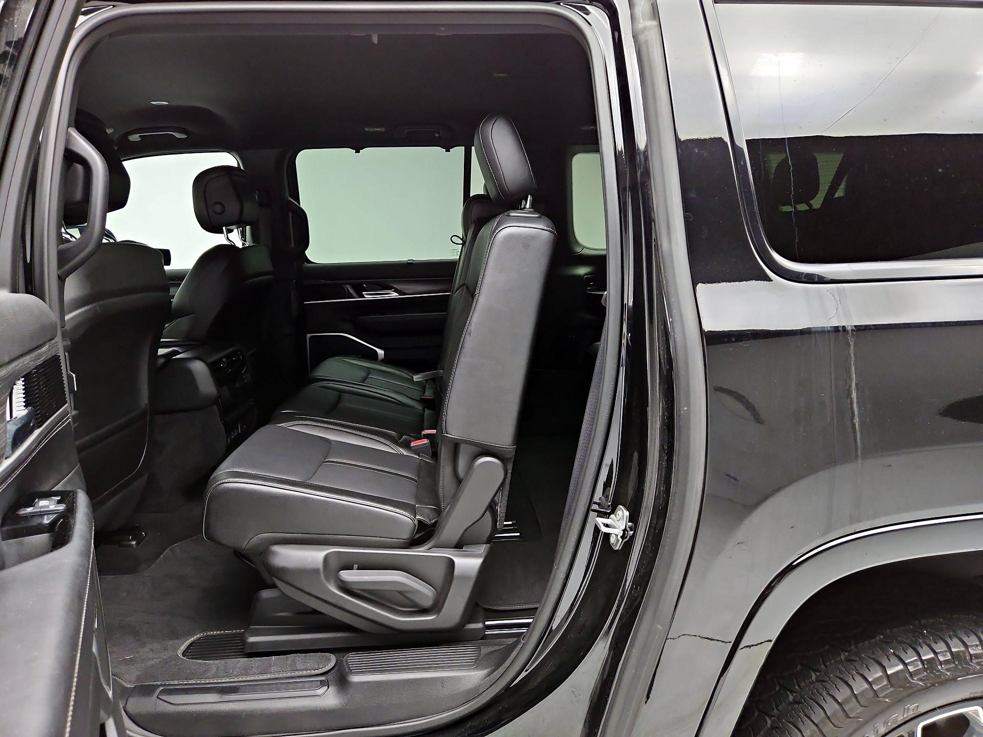 Thumbnail: 2023 Jeep Wagoneer - 20