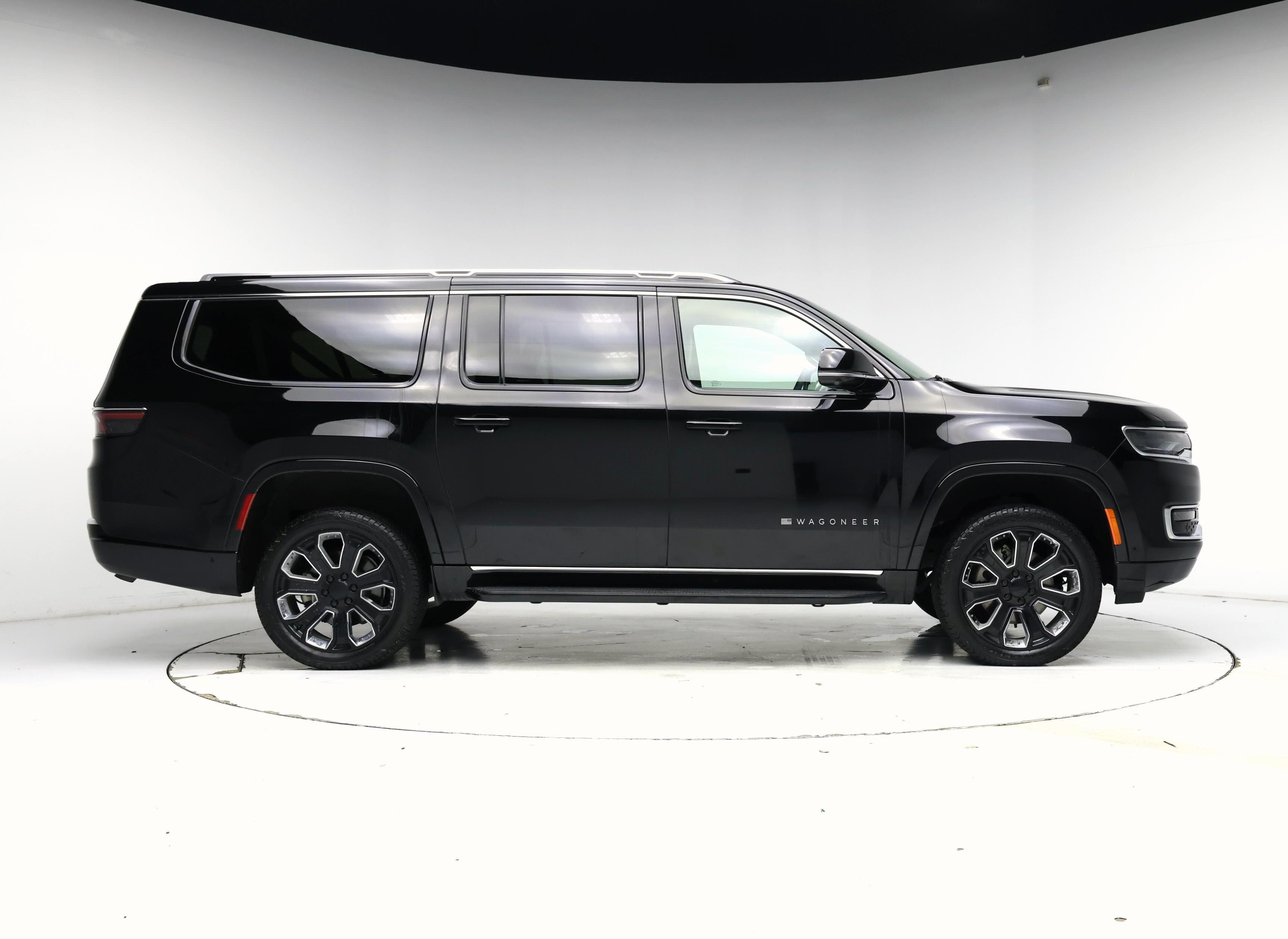 Thumbnail: 2023 Jeep Wagoneer - 7