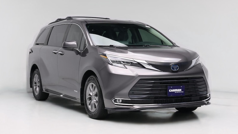 2021 Toyota Sienna XLE Hero Image