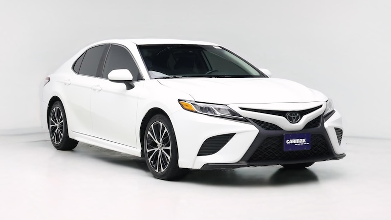 2020 Toyota Camry SE Hero Image