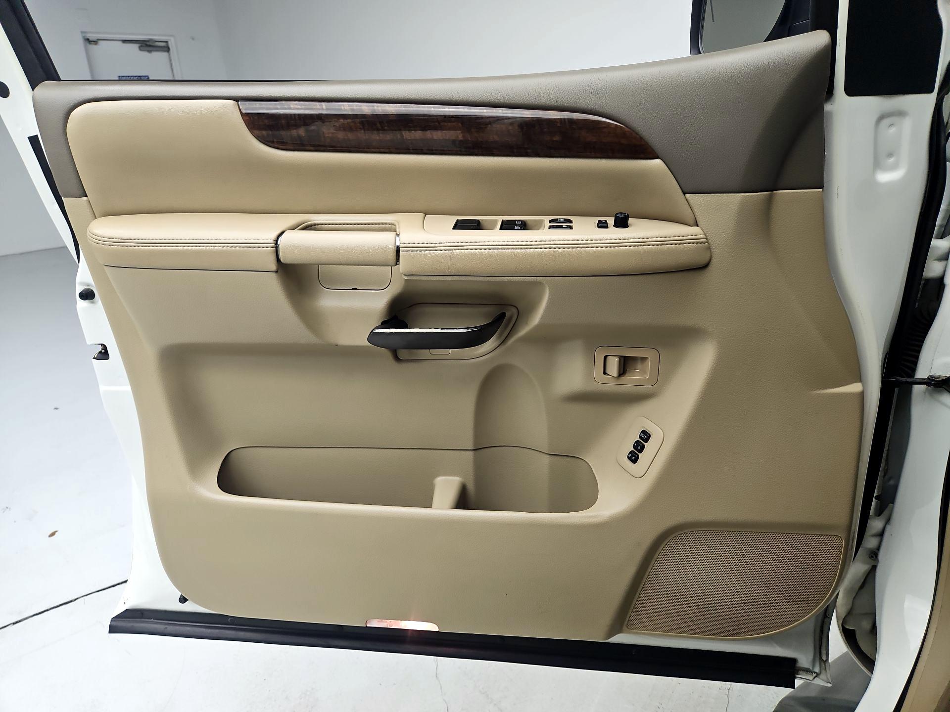 Thumbnail: 2013 Nissan Armada - 12