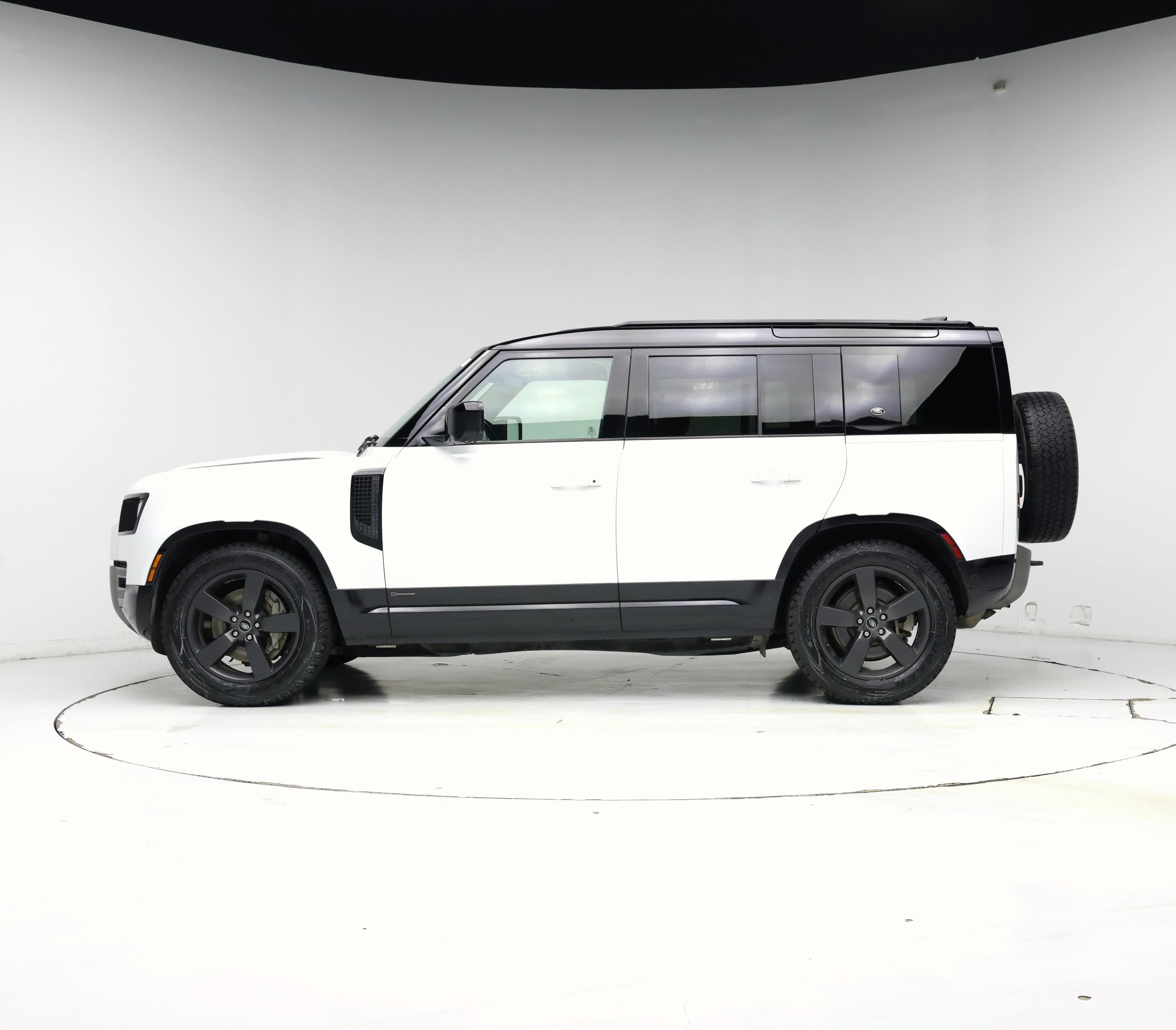 Thumbnail: 2021 Land Rover Defender - 3