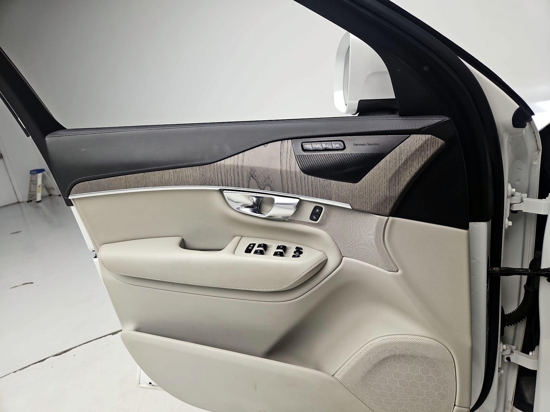 Thumbnail: 2022 Volvo XC90 - 12