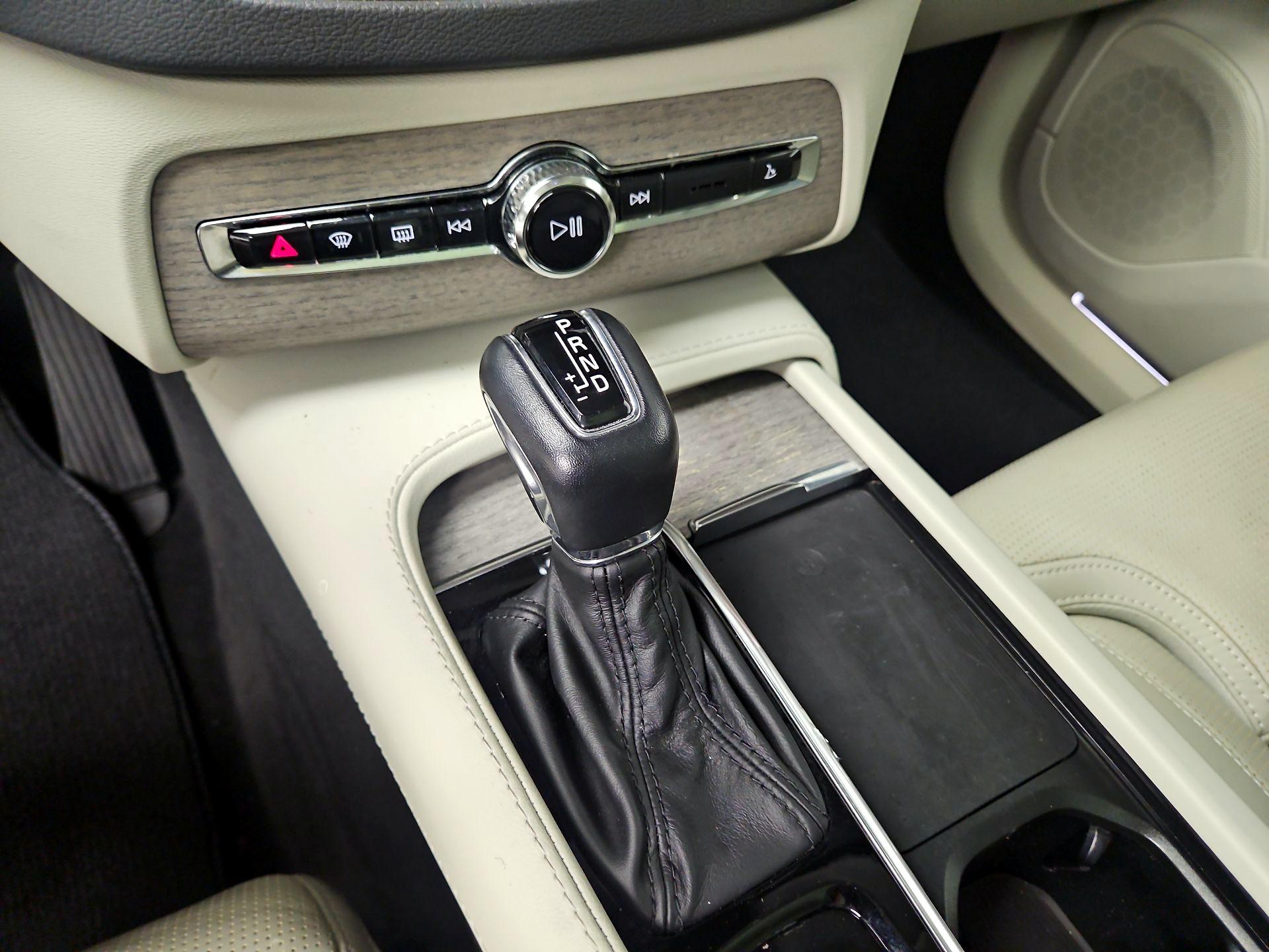 Thumbnail: 2022 Volvo XC90 - 18