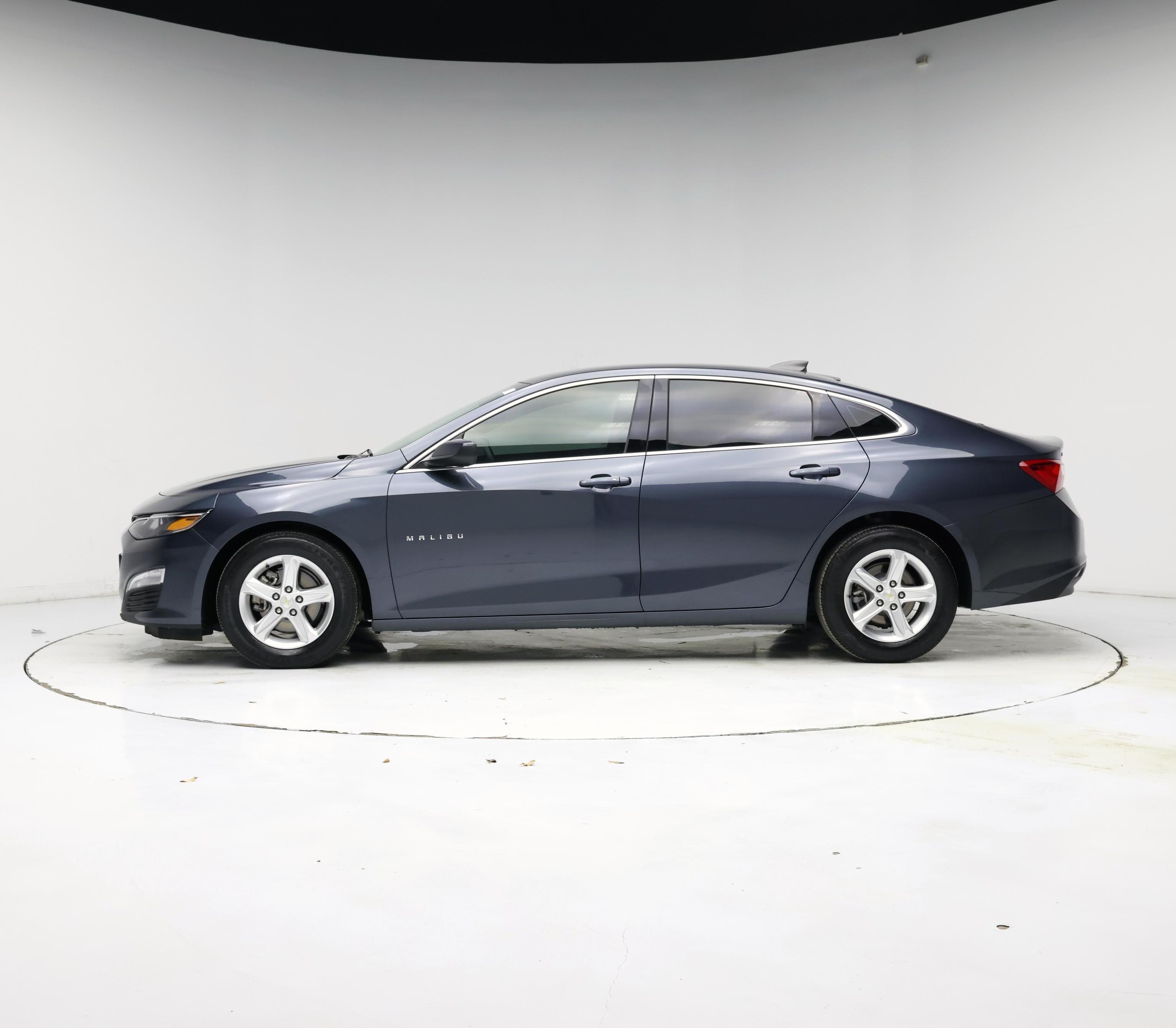 Thumbnail: 2021 Chevrolet Malibu - 3