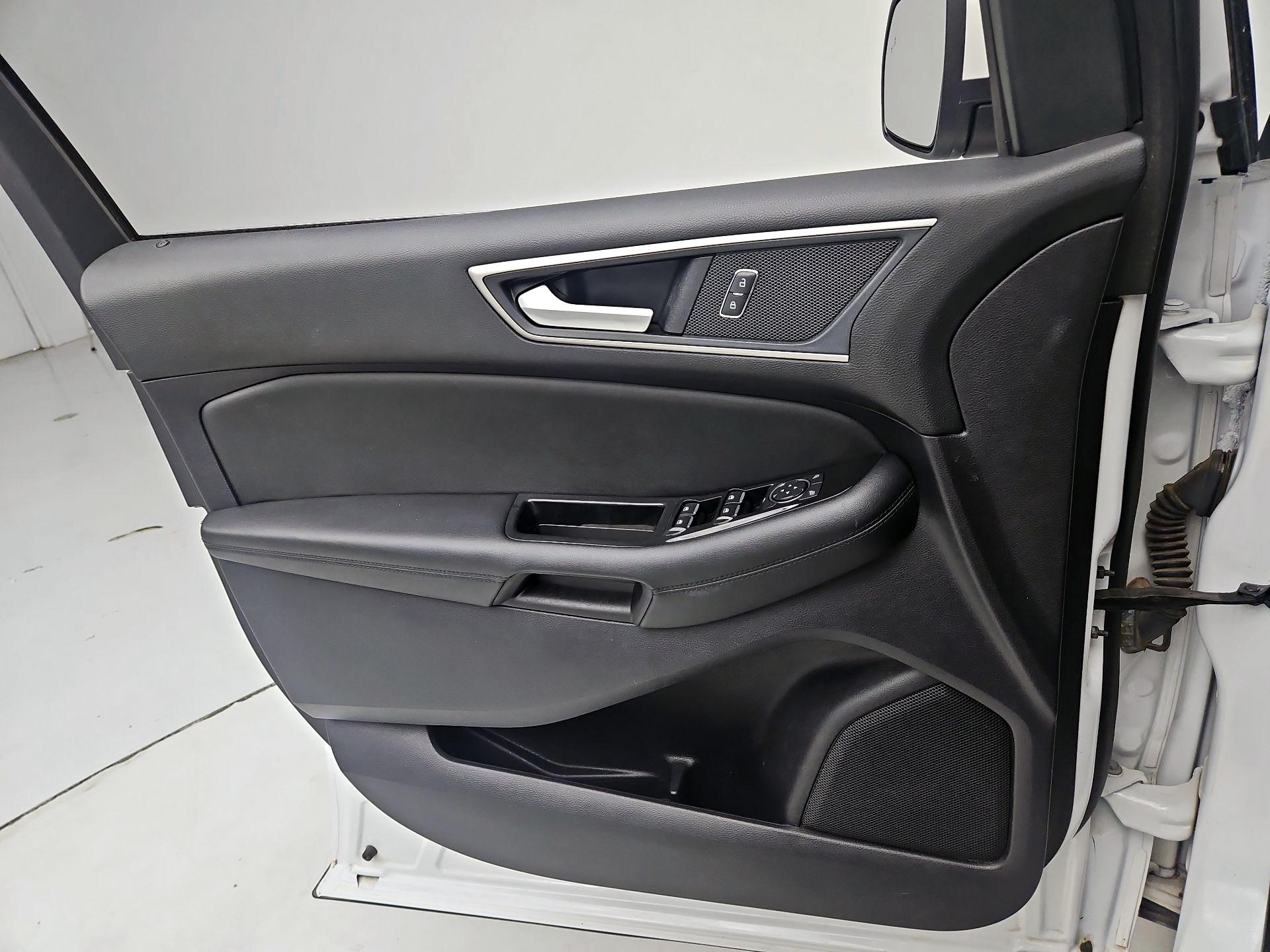 Thumbnail: 2020 Ford Edge - 12