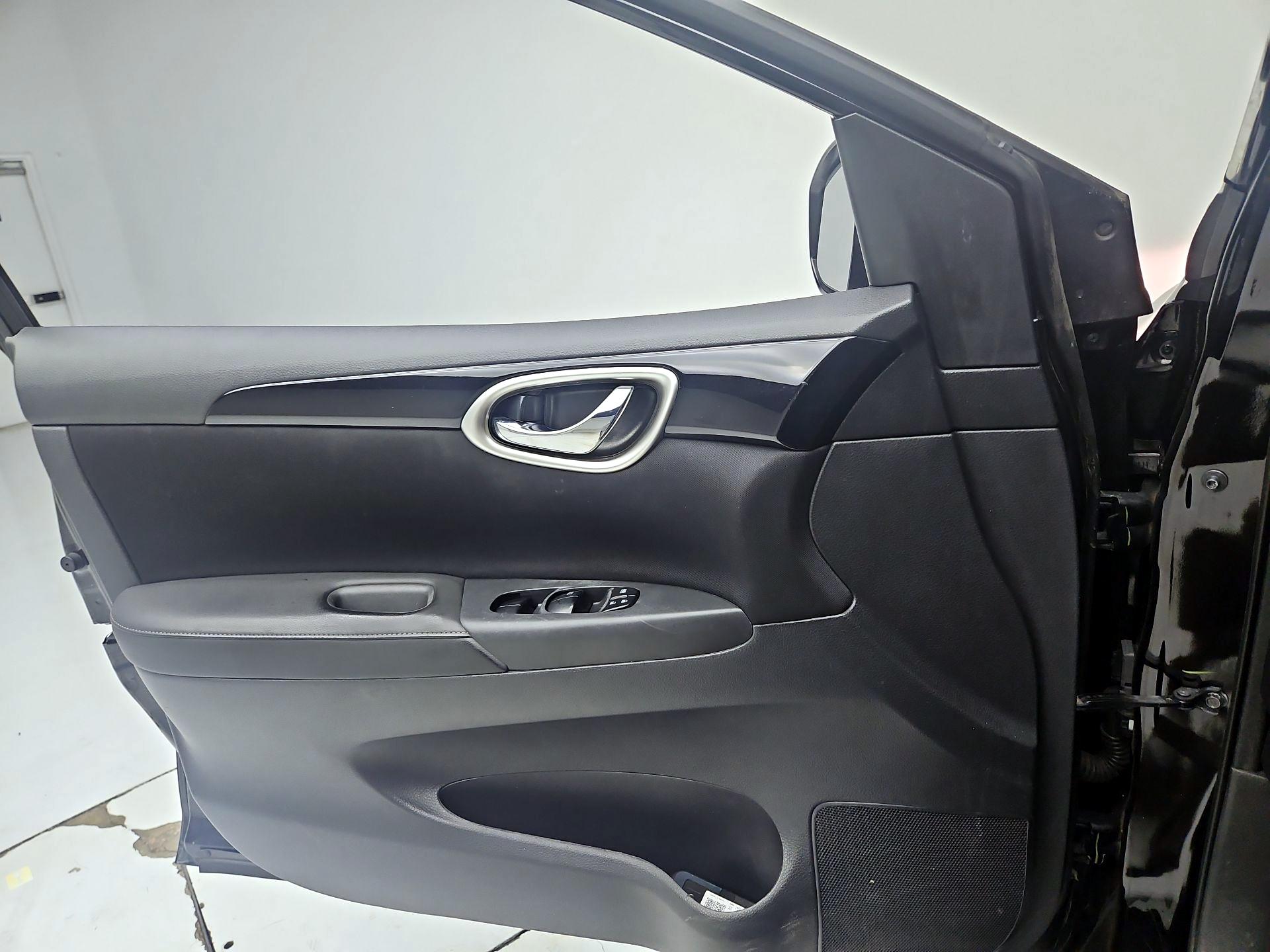 Thumbnail: 2017 Nissan Sentra - 12