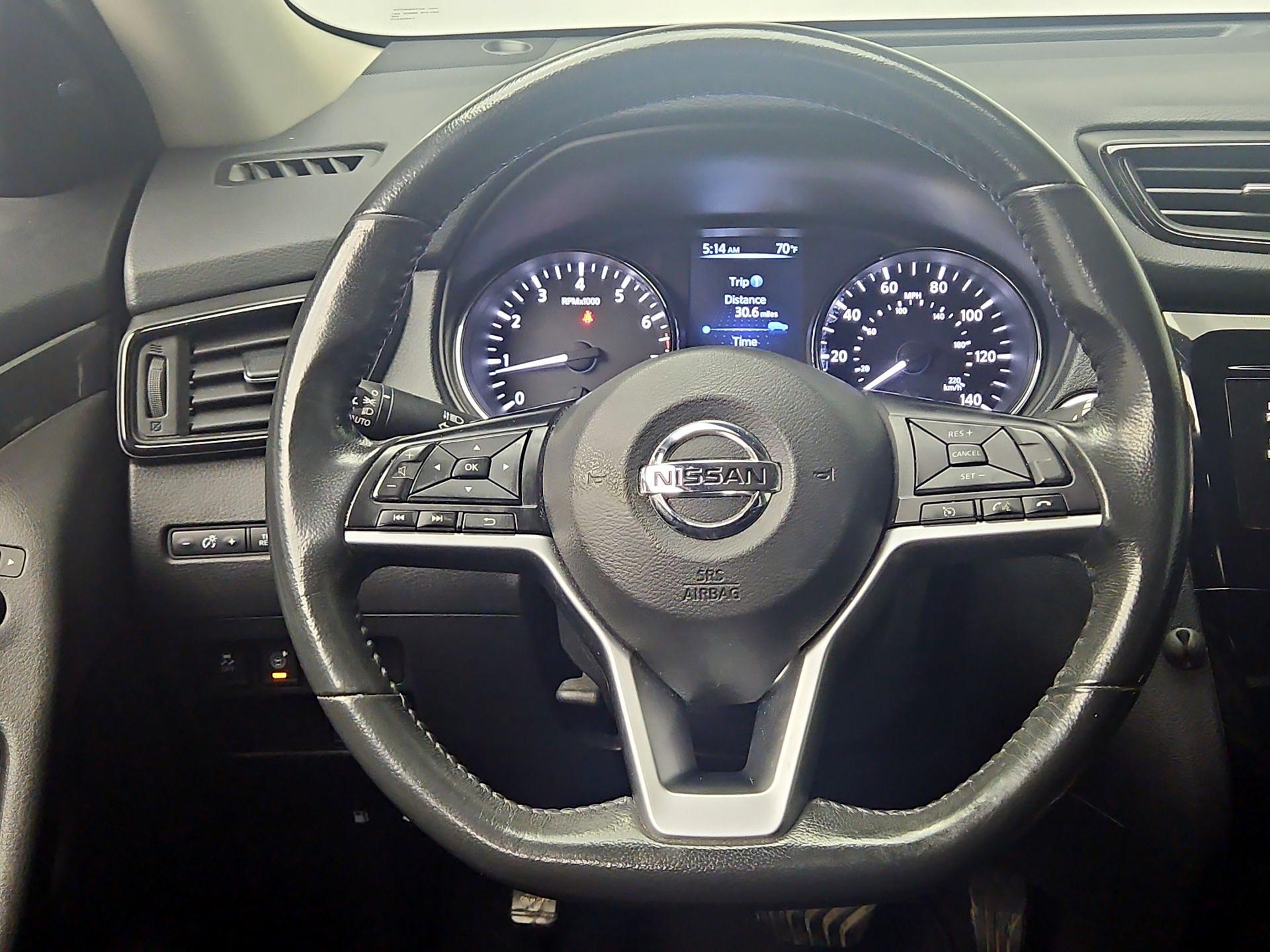 Thumbnail: 2017 Nissan Rogue - 10