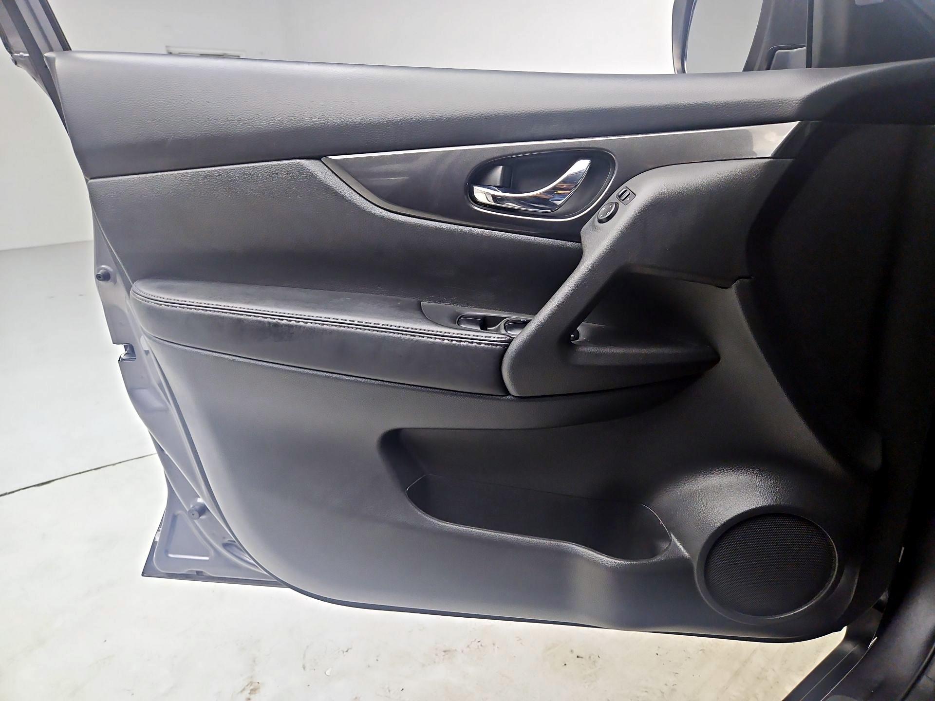 Thumbnail: 2017 Nissan Rogue - 12