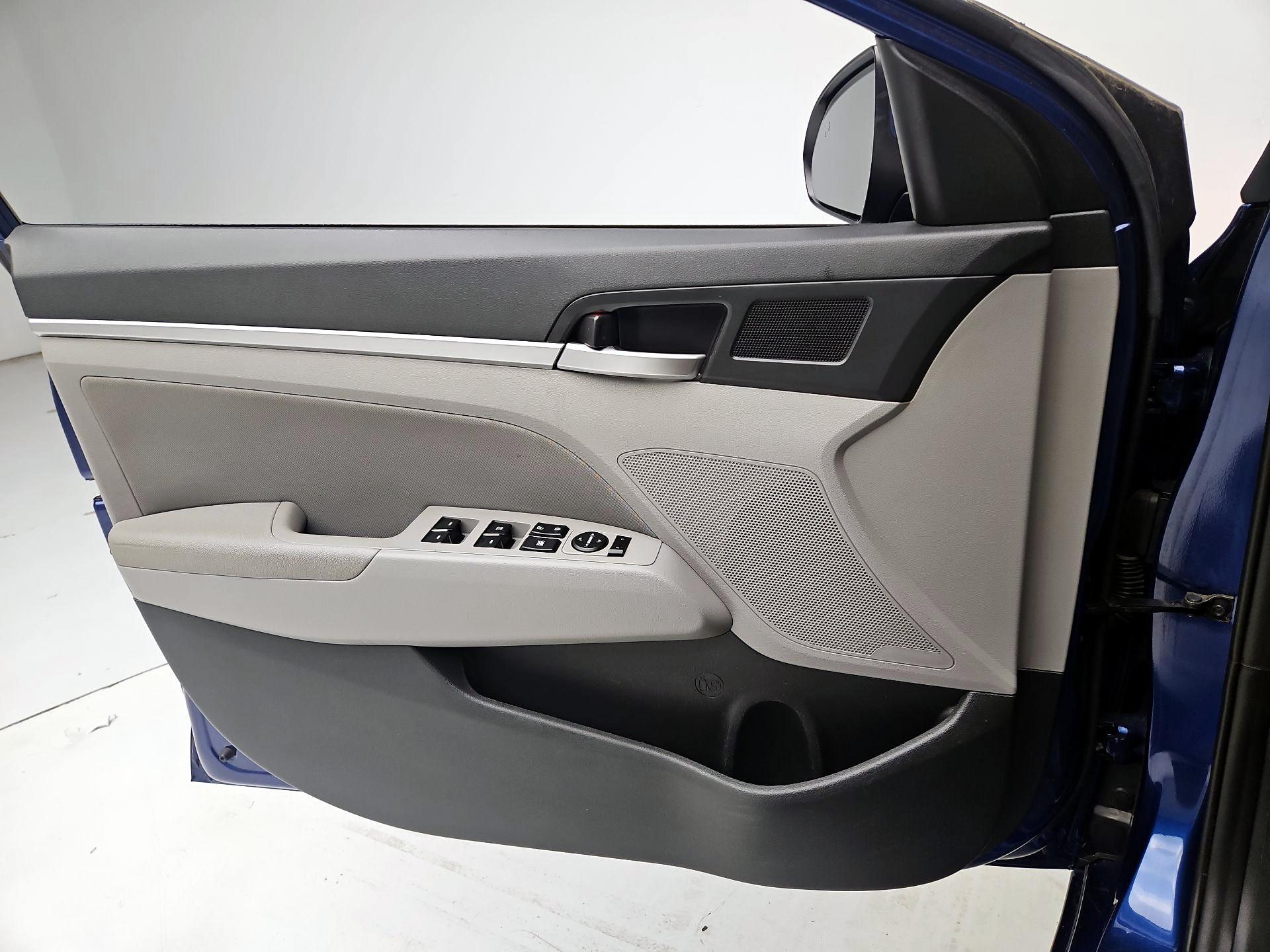 Thumbnail: 2020 Hyundai Elantra - 12