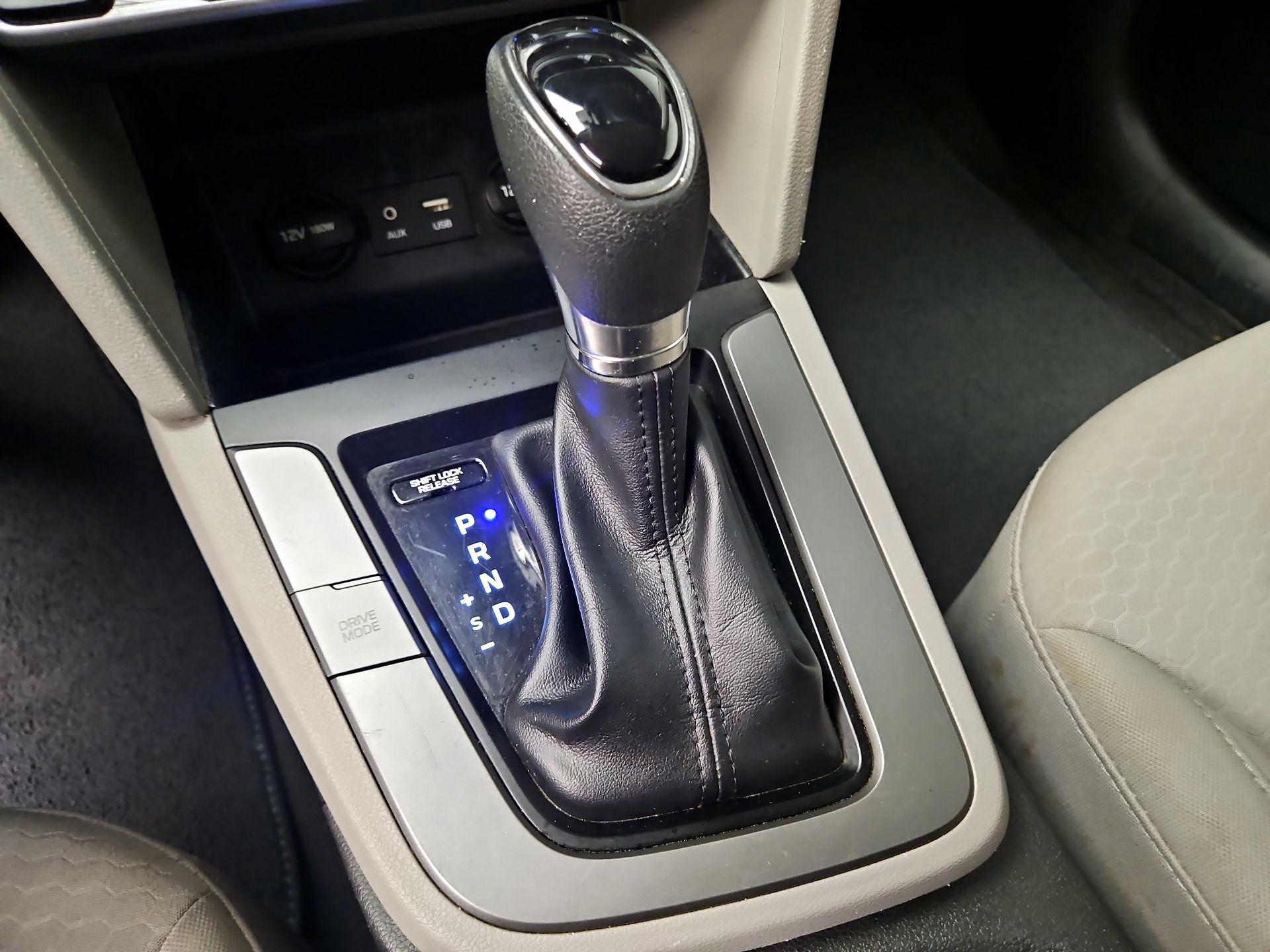 Thumbnail: 2020 Hyundai Elantra - 17