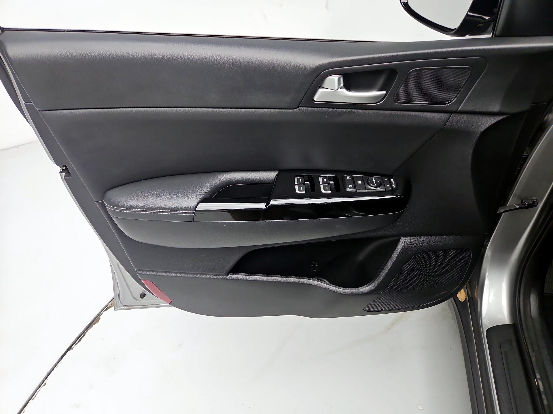 Thumbnail: 2020 Kia Sportage - 12