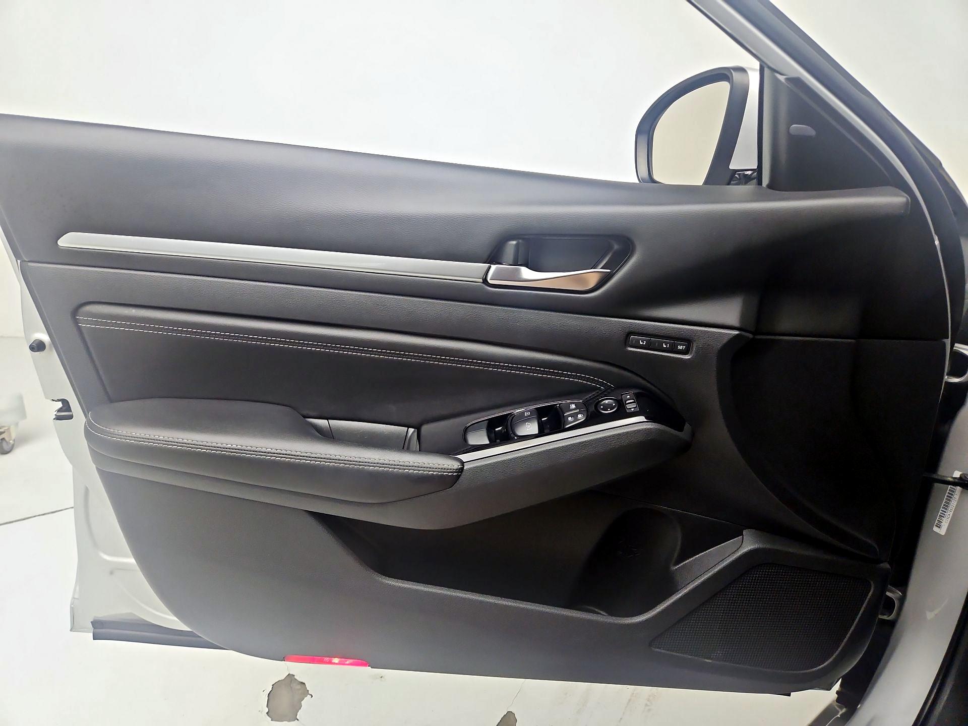 Thumbnail: 2020 Nissan Altima - 12