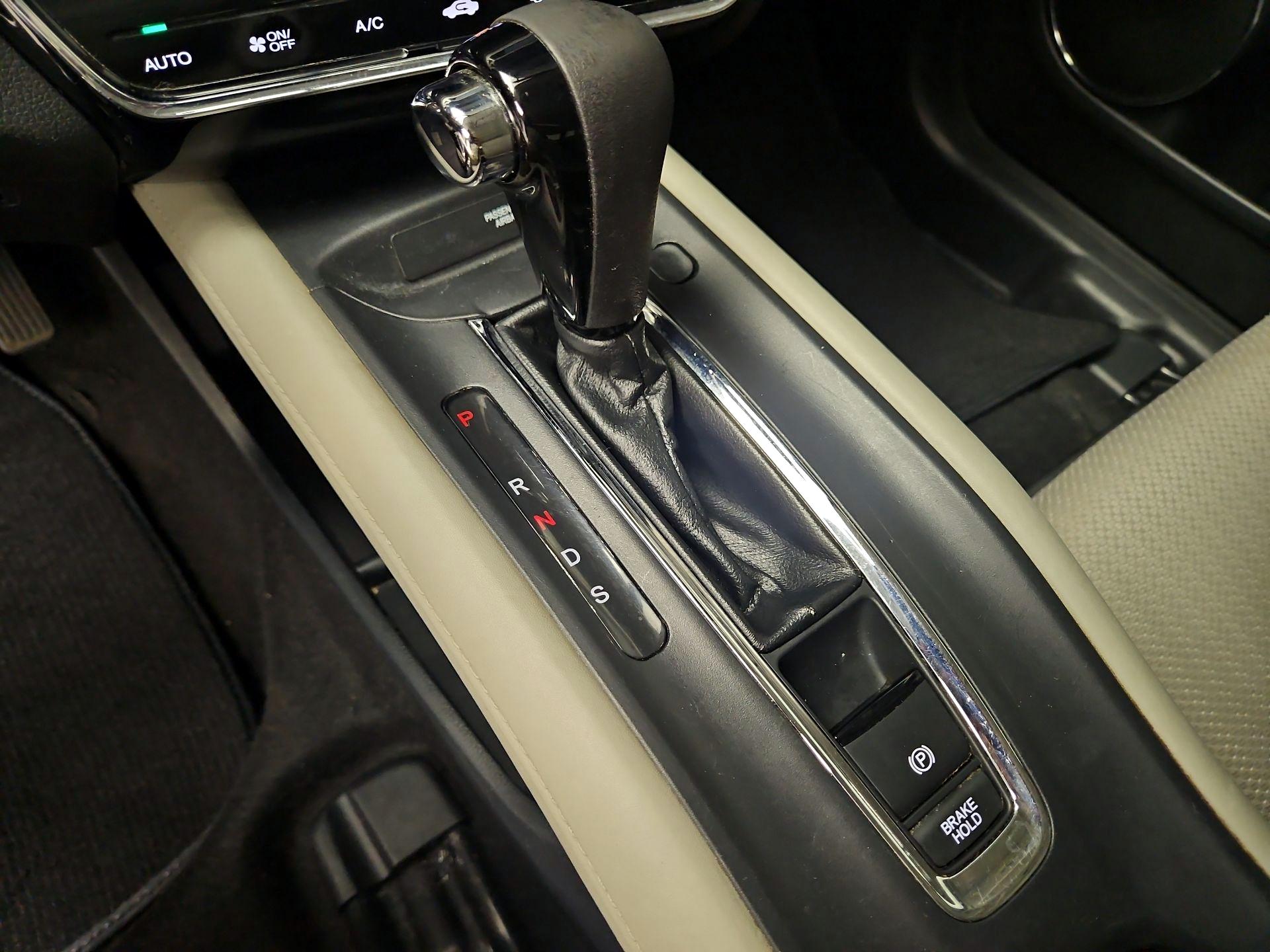 Thumbnail: 2016 Honda HR-V - 17