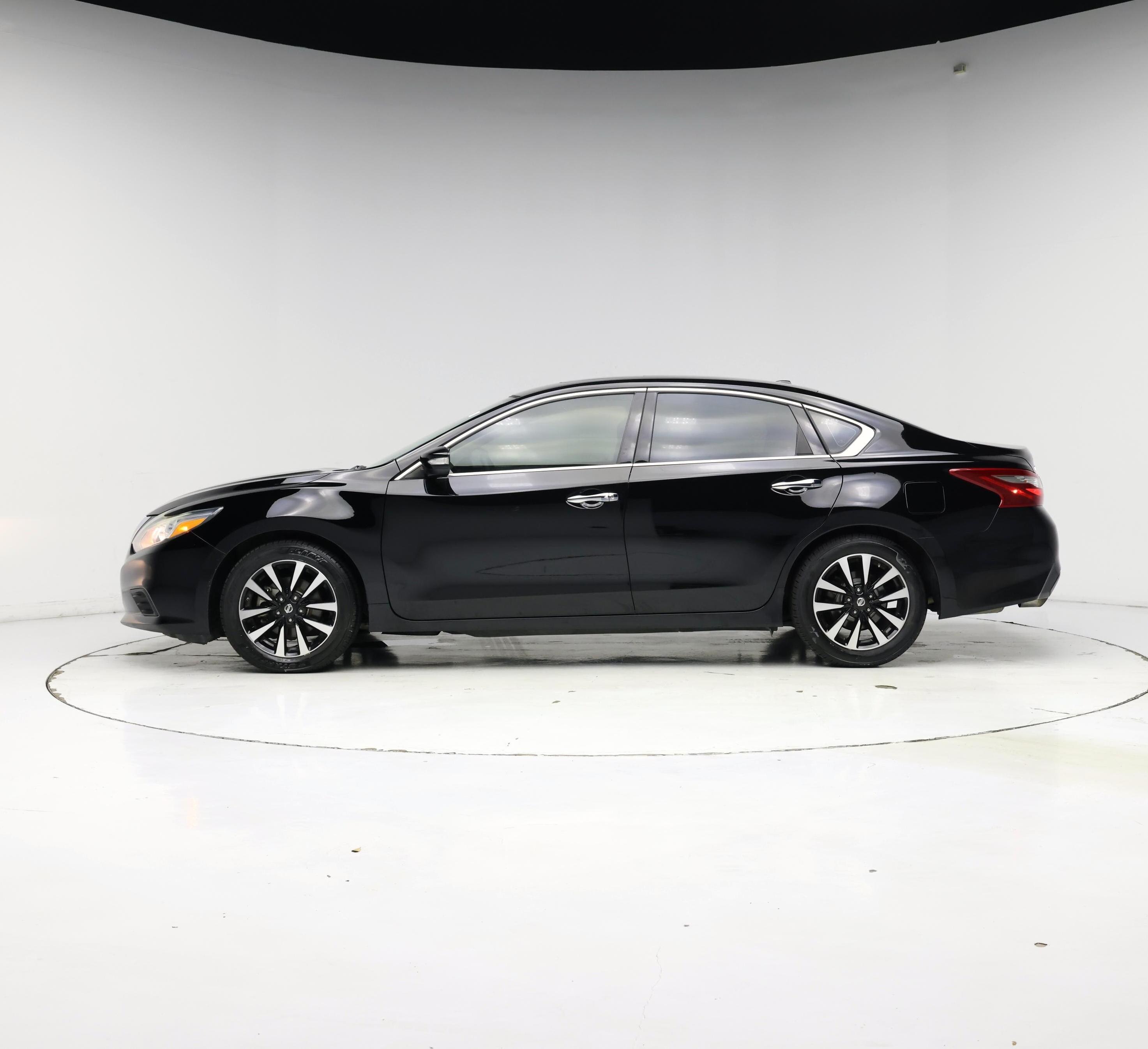 Thumbnail: 2018 Nissan Altima - 3